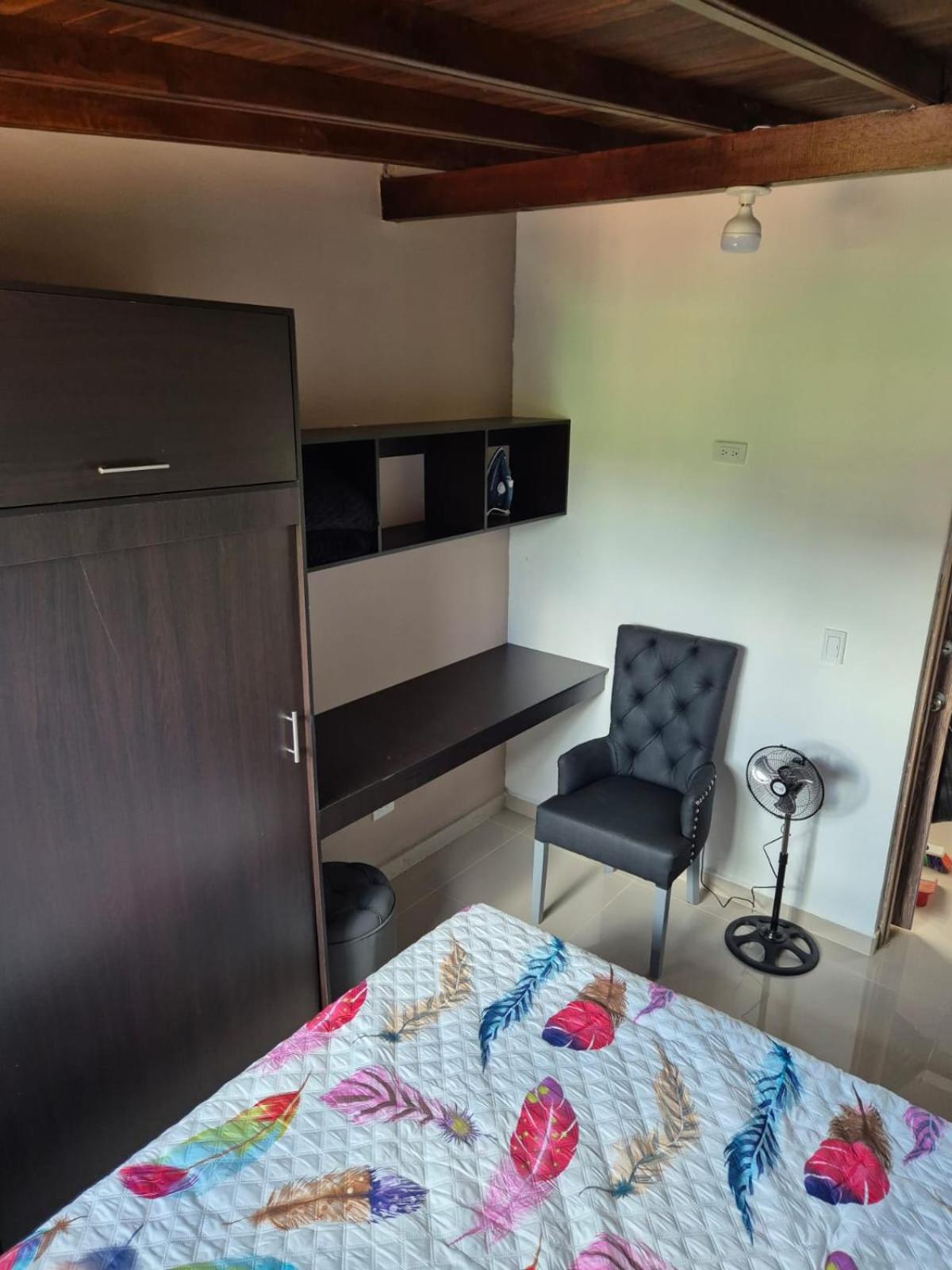 GIGANTE y ELEGANTE APARTAMENTO UNIFAMILIAR