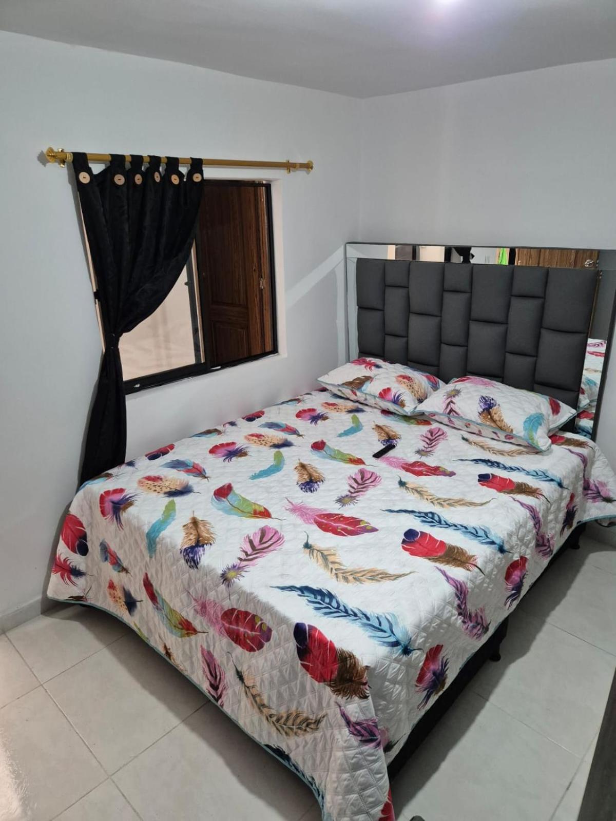 GIGANTE y ELEGANTE APARTAMENTO UNIFAMILIAR
