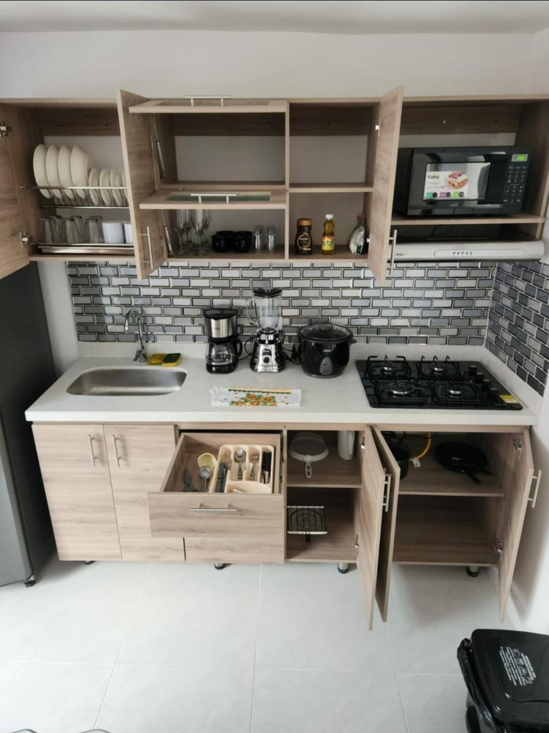 GIGANTE y ELEGANTE APARTAMENTO UNIFAMILIAR