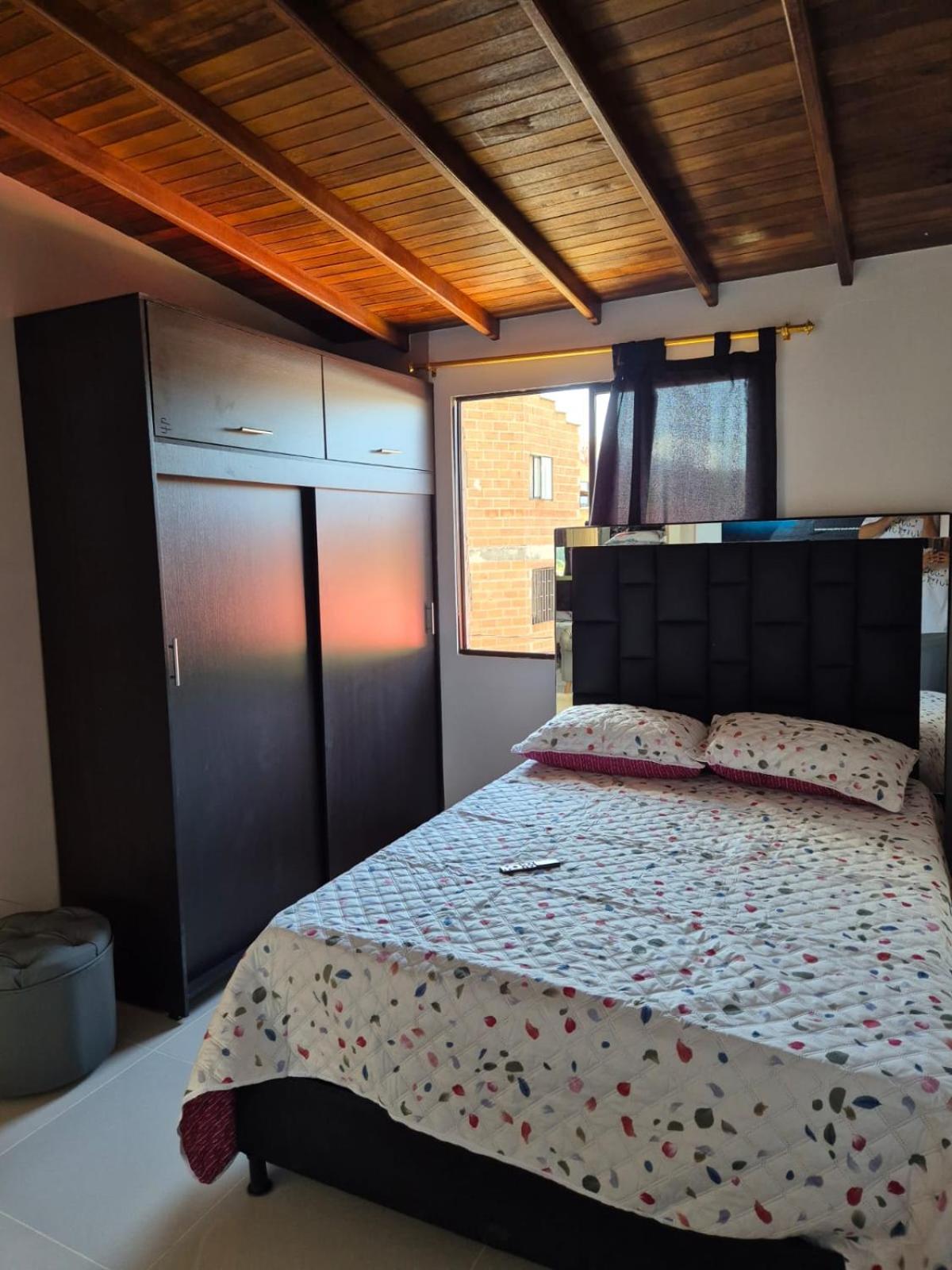 GIGANTE y ELEGANTE APARTAMENTO UNIFAMILIAR