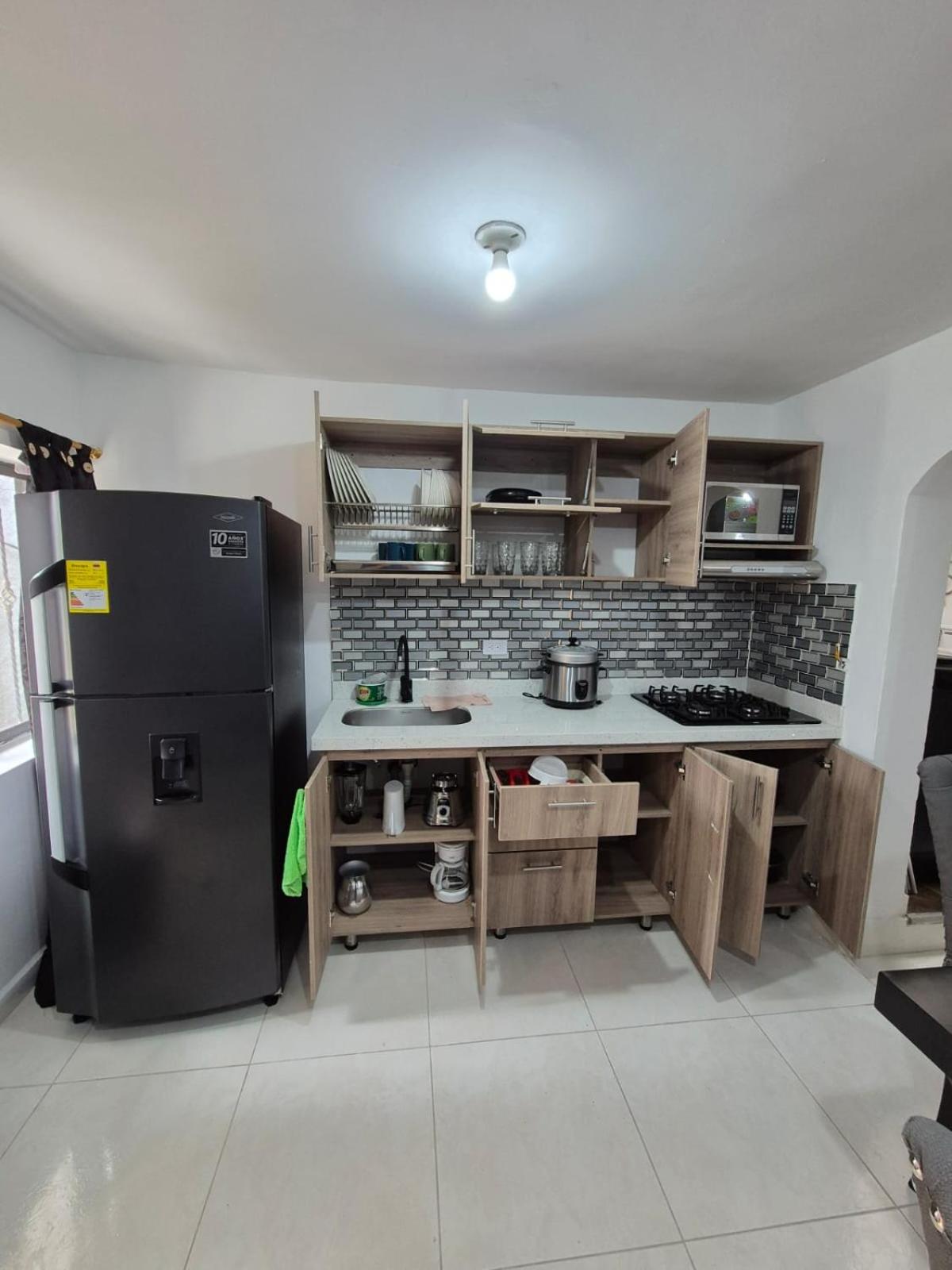 GIGANTE y ELEGANTE APARTAMENTO UNIFAMILIAR
