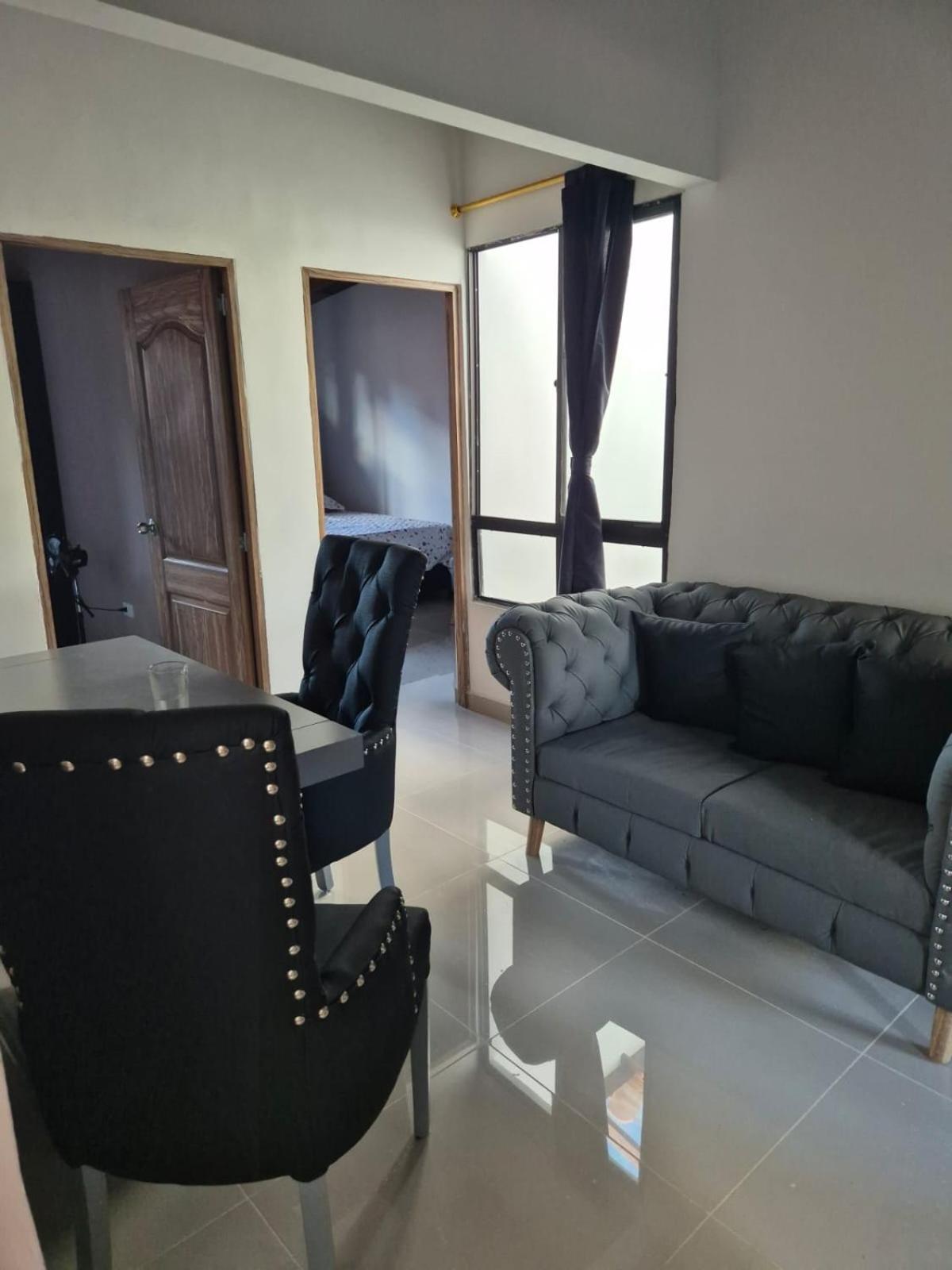 GIGANTE y ELEGANTE APARTAMENTO UNIFAMILIAR