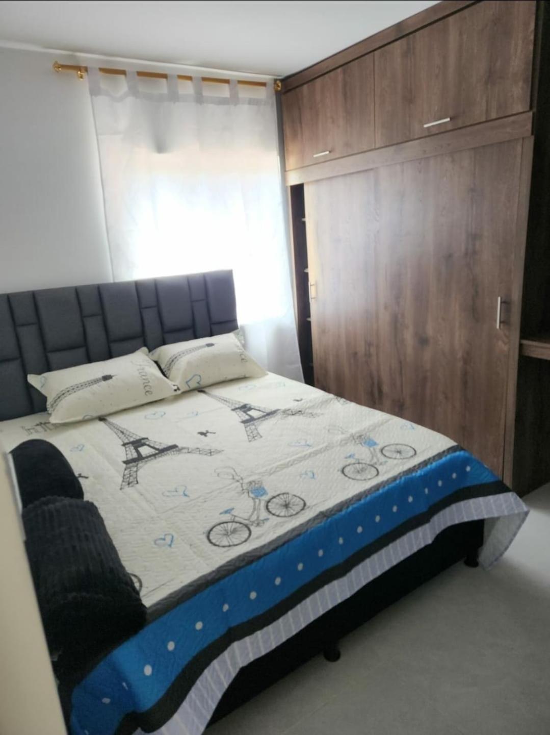 GIGANTE y ELEGANTE APARTAMENTO UNIFAMILIAR