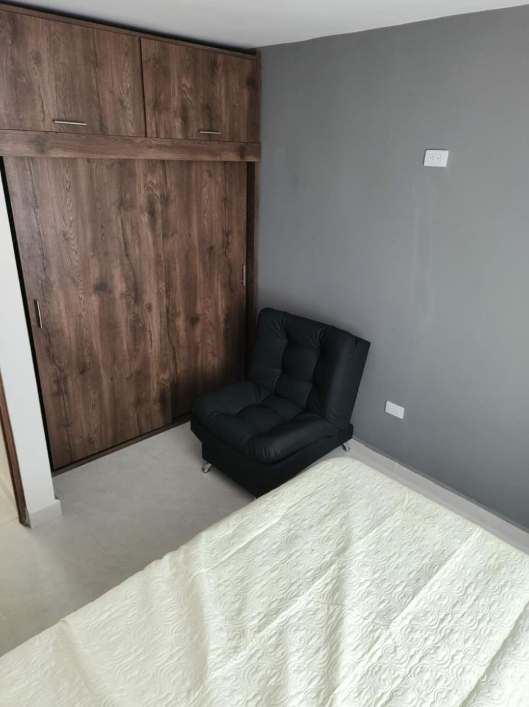 GIGANTE y ELEGANTE APARTAMENTO UNIFAMILIAR