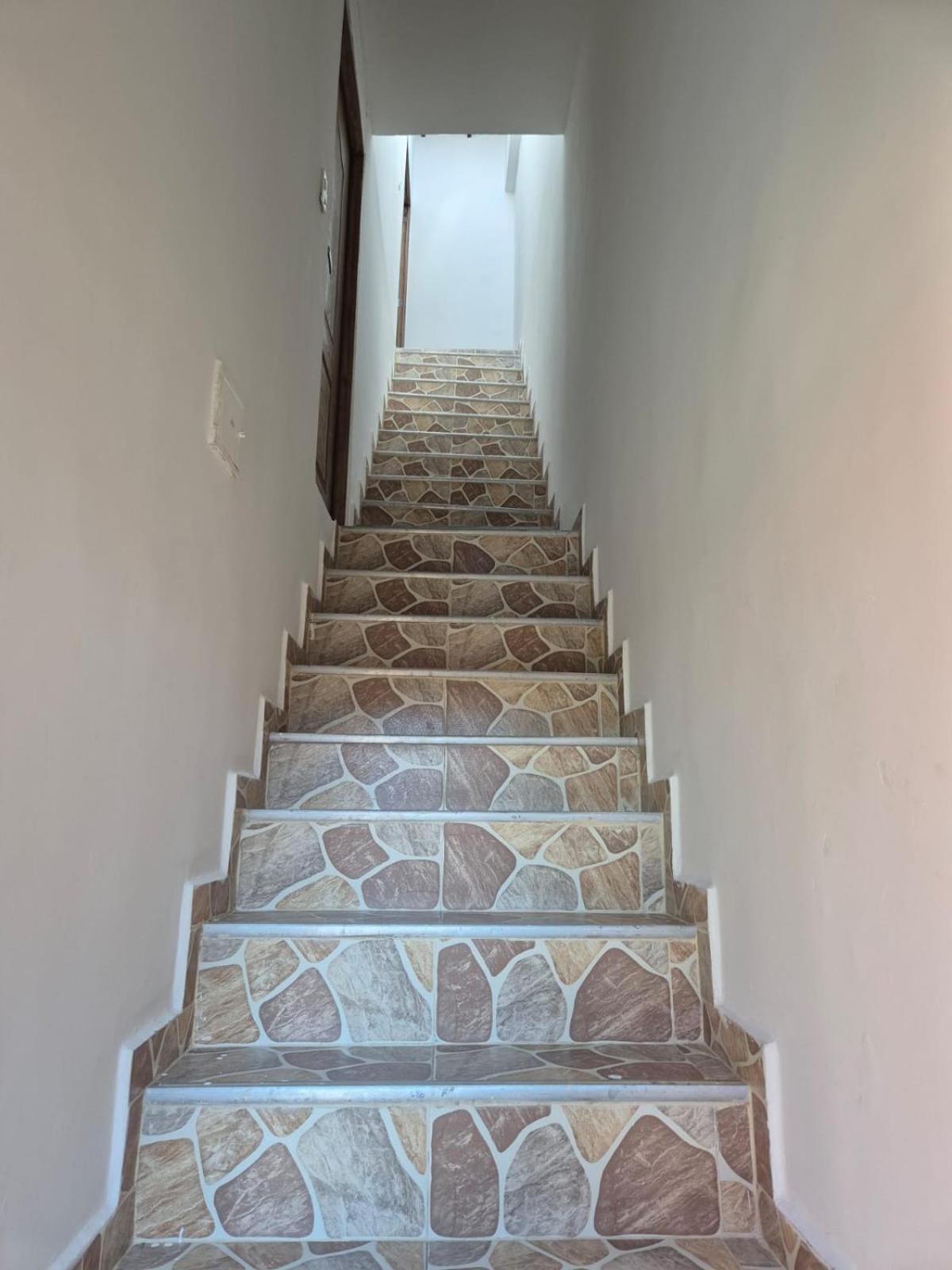 GIGANTE y ELEGANTE APARTAMENTO UNIFAMILIAR