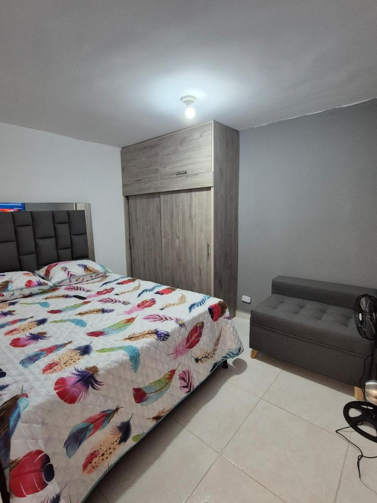 GIGANTE y ELEGANTE APARTAMENTO UNIFAMILIAR