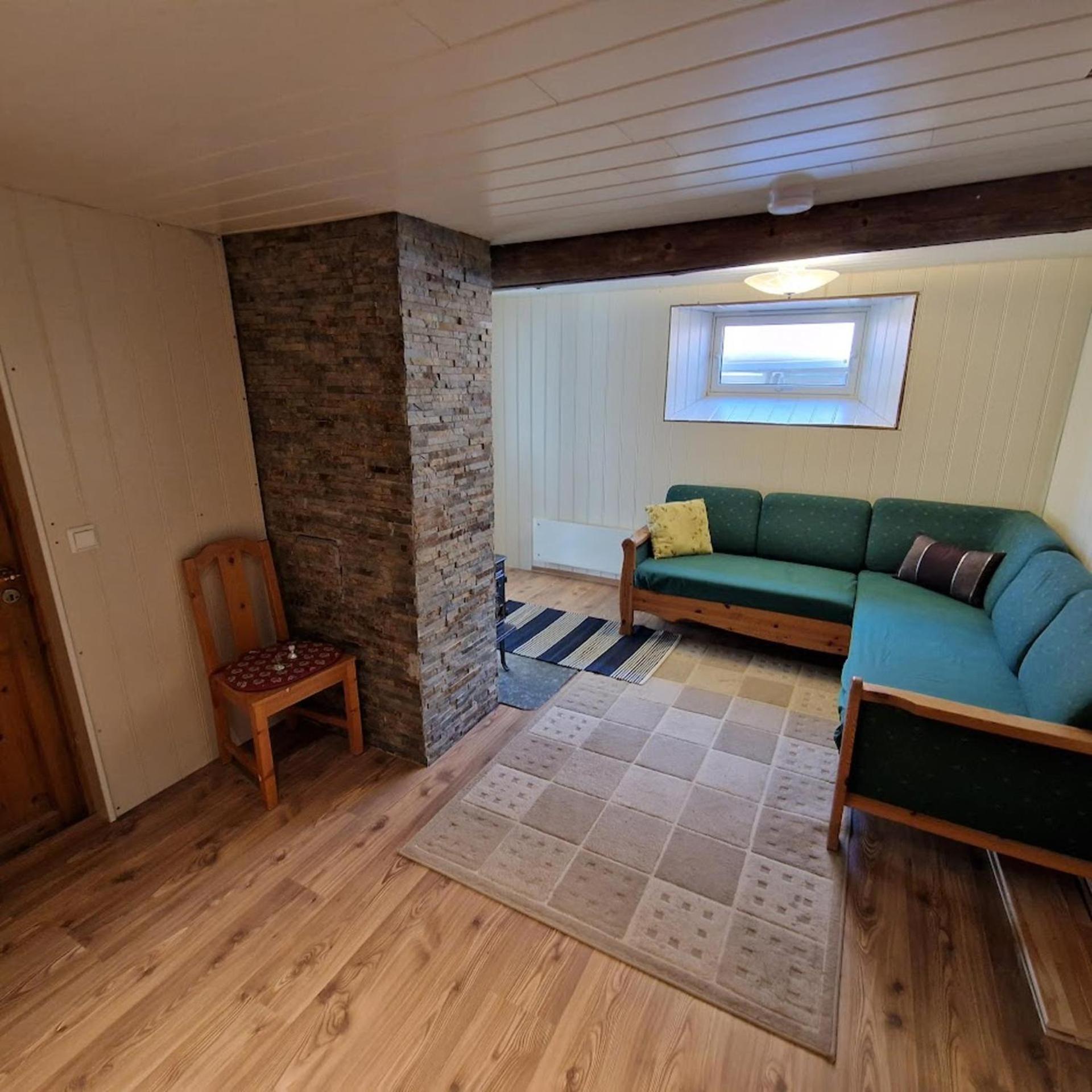 Captivating 6-Bed Cottage in Lismarka view 2