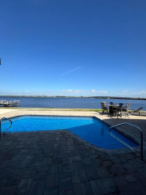 Punta Gorda Vacations - River Sister Two Beautiful home on Myakka River - Property Image 1