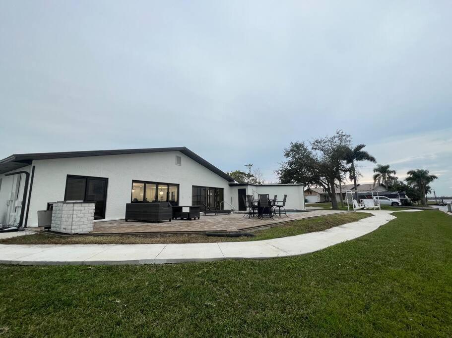 River Sister Two Beautiful home on Myakka River - Property Image 7