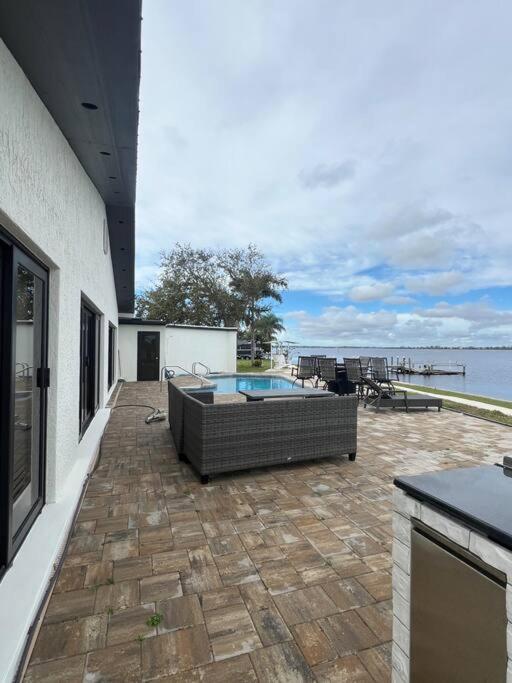 River Sister Two Beautiful home on Myakka River - Property Image 2