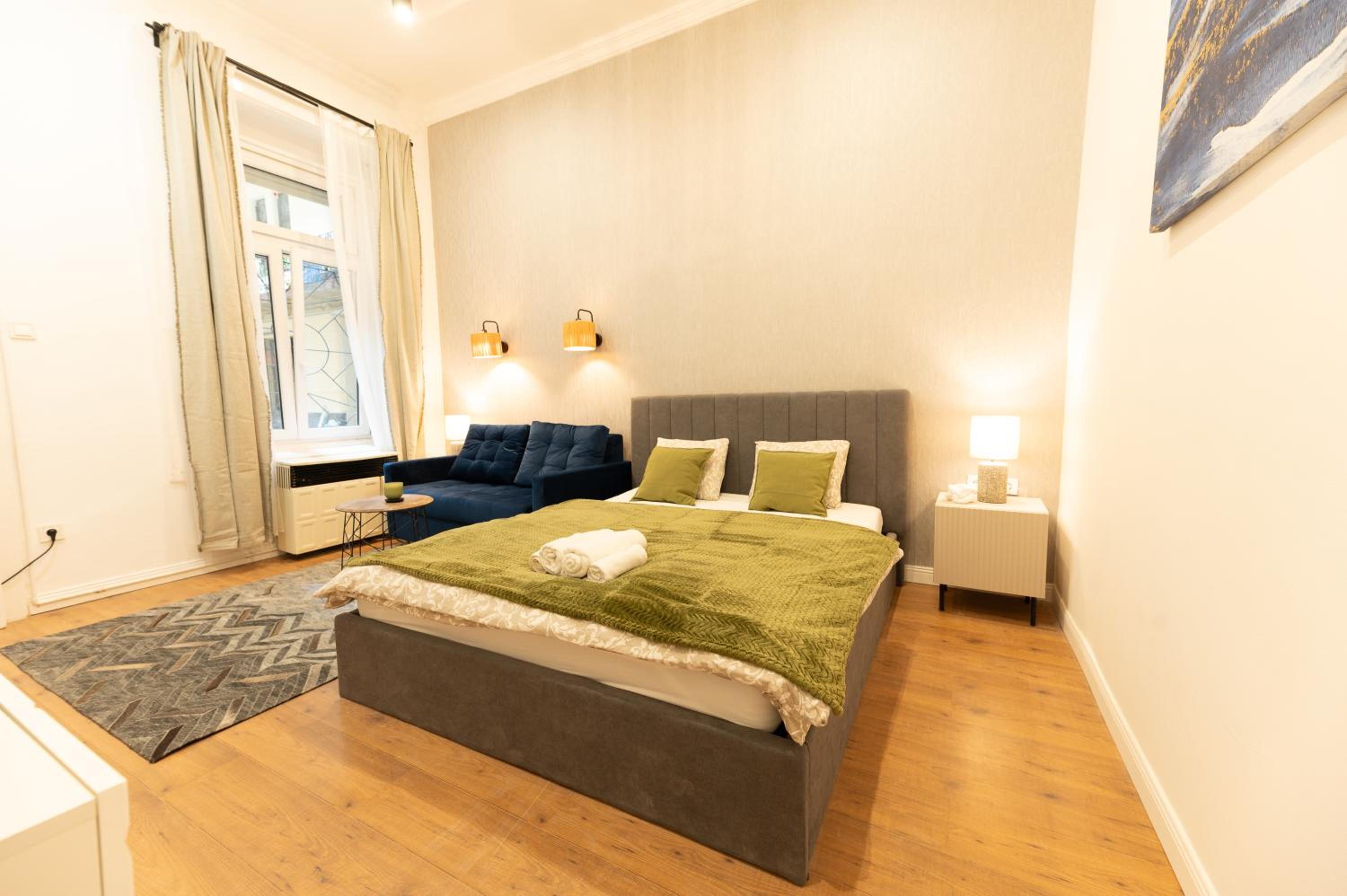 Superior n' Cozy Mozsar 6 Suite in the Heart of Budapest view 2
