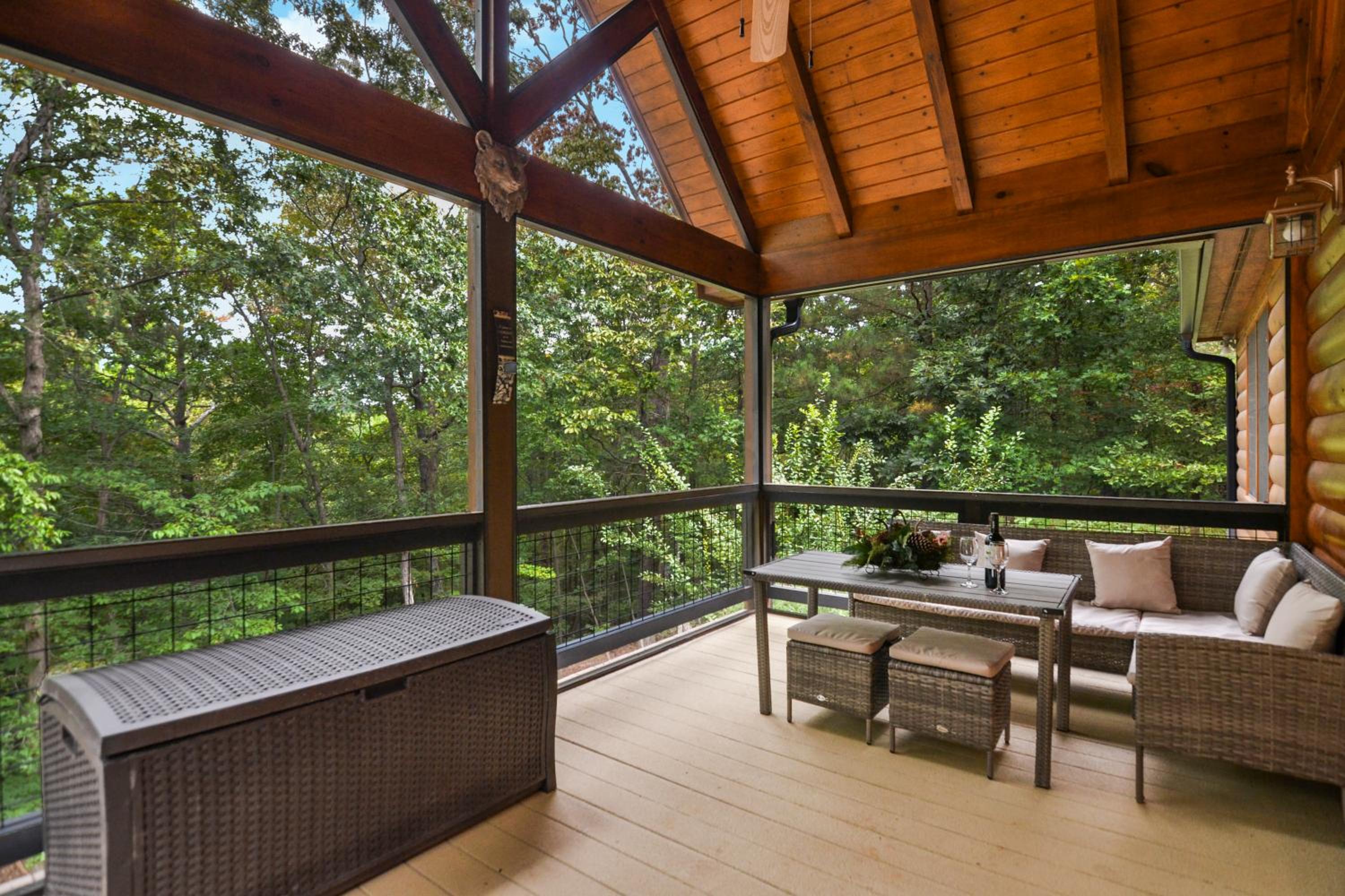 Luxury Cabin Hot Tub, Theater, Dog Run & Fire Pit