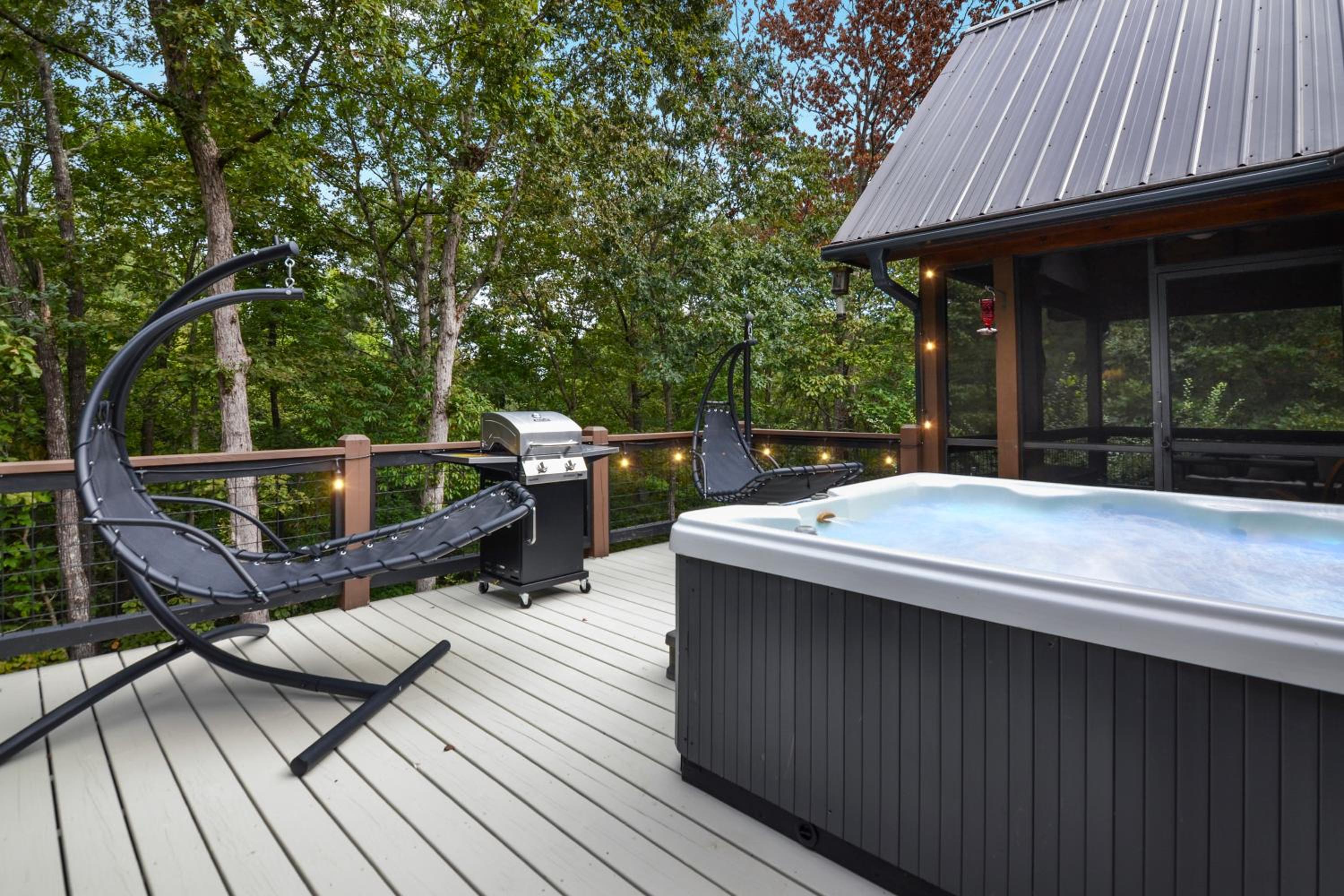 Luxury Cabin Hot Tub, Theater, Dog Run & Fire Pit