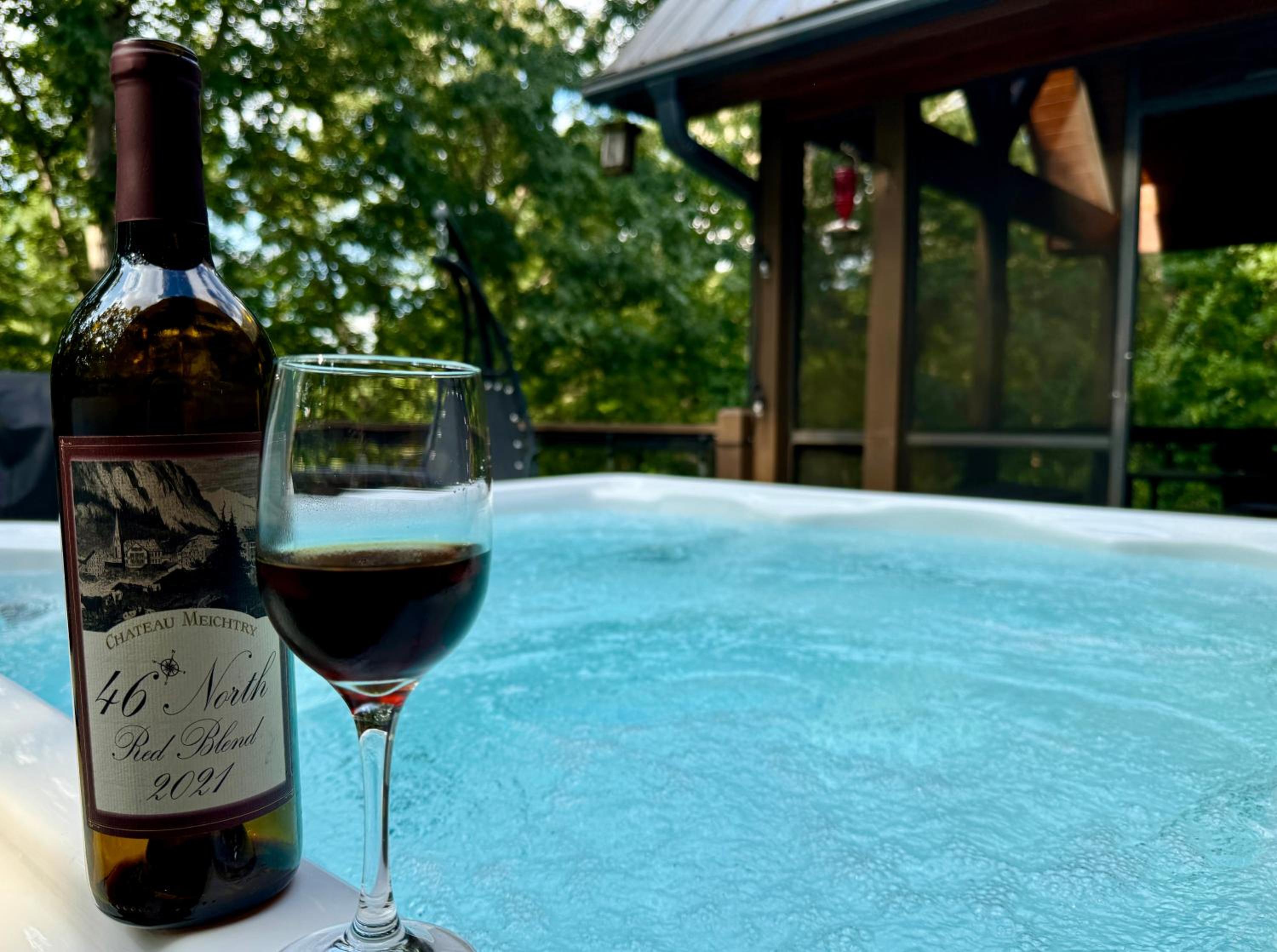 Luxury Cabin Hot Tub, Theater, Dog Run & Fire Pit