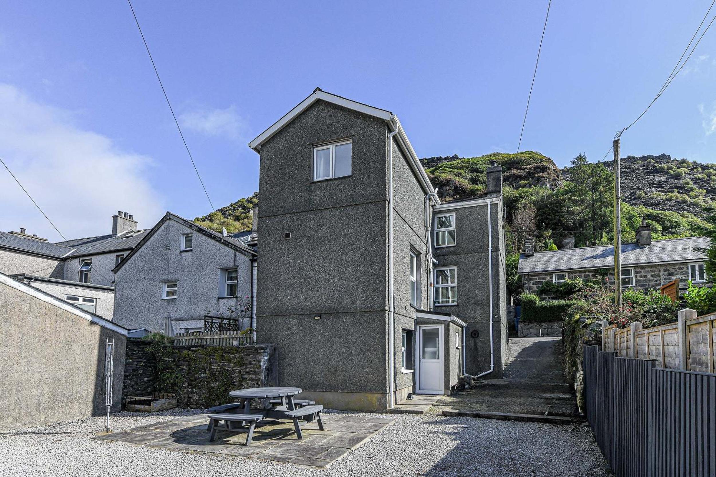 Finest Retreats - The Moelwyn view 5