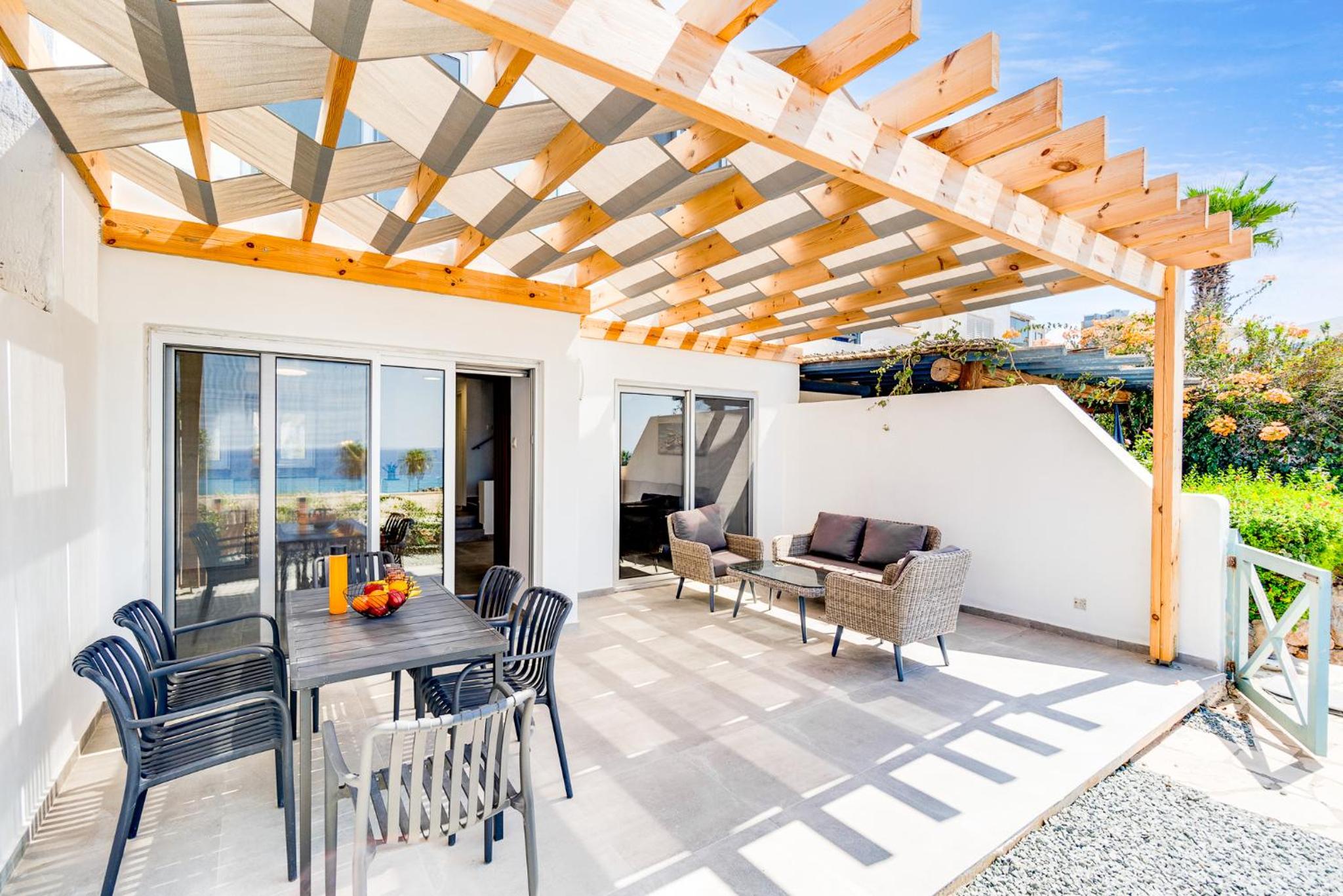 Villa Wave Blue by Ezoria Villas