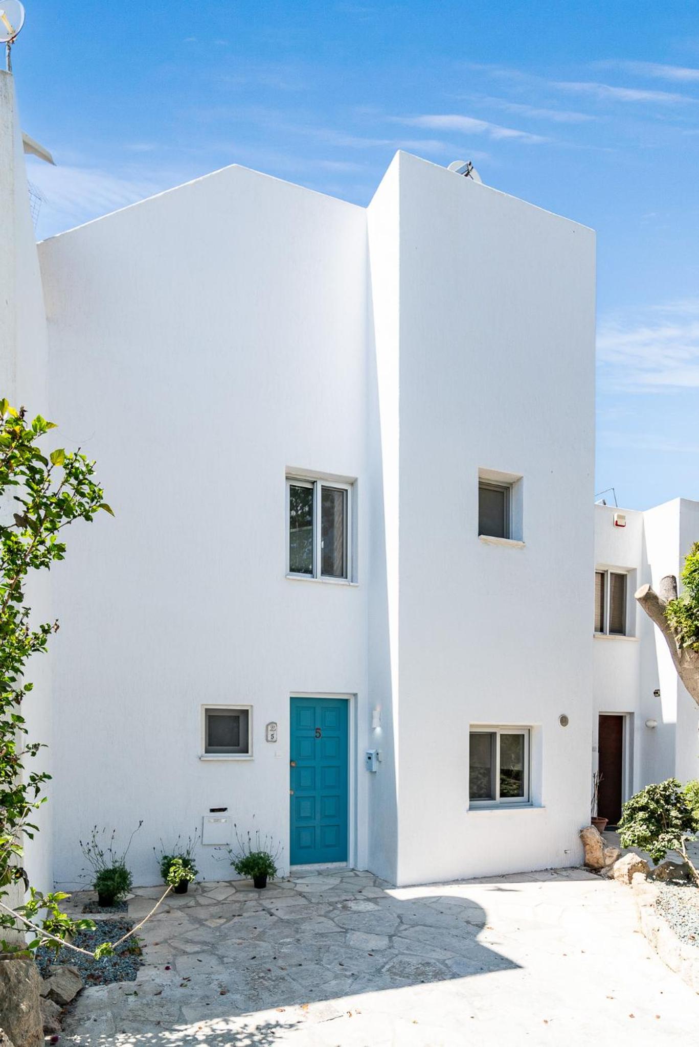 Villa Wave Blue by Ezoria Villas
