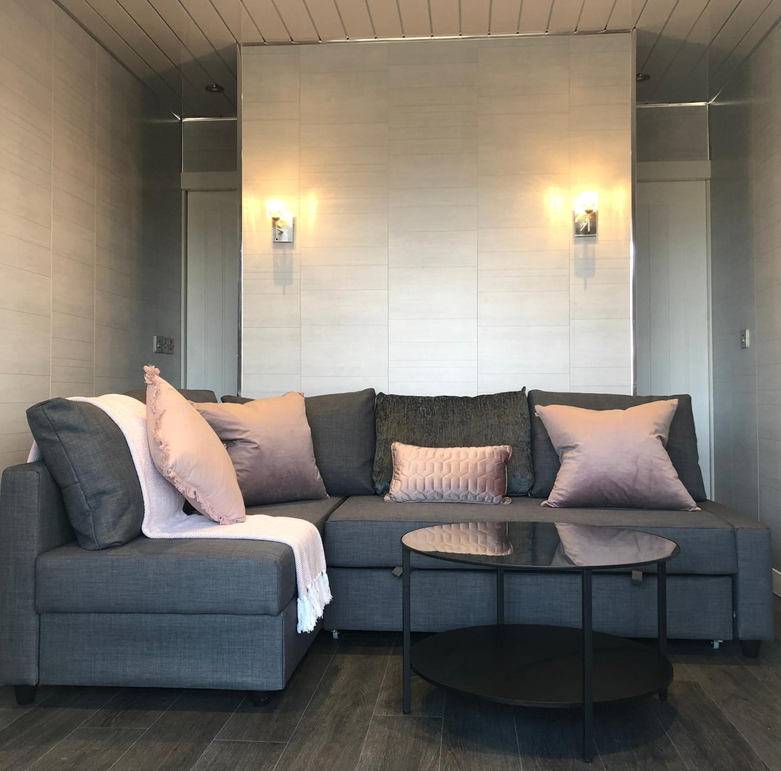 The Boatyard Glamping Lodges-Fairline Lodge view 5