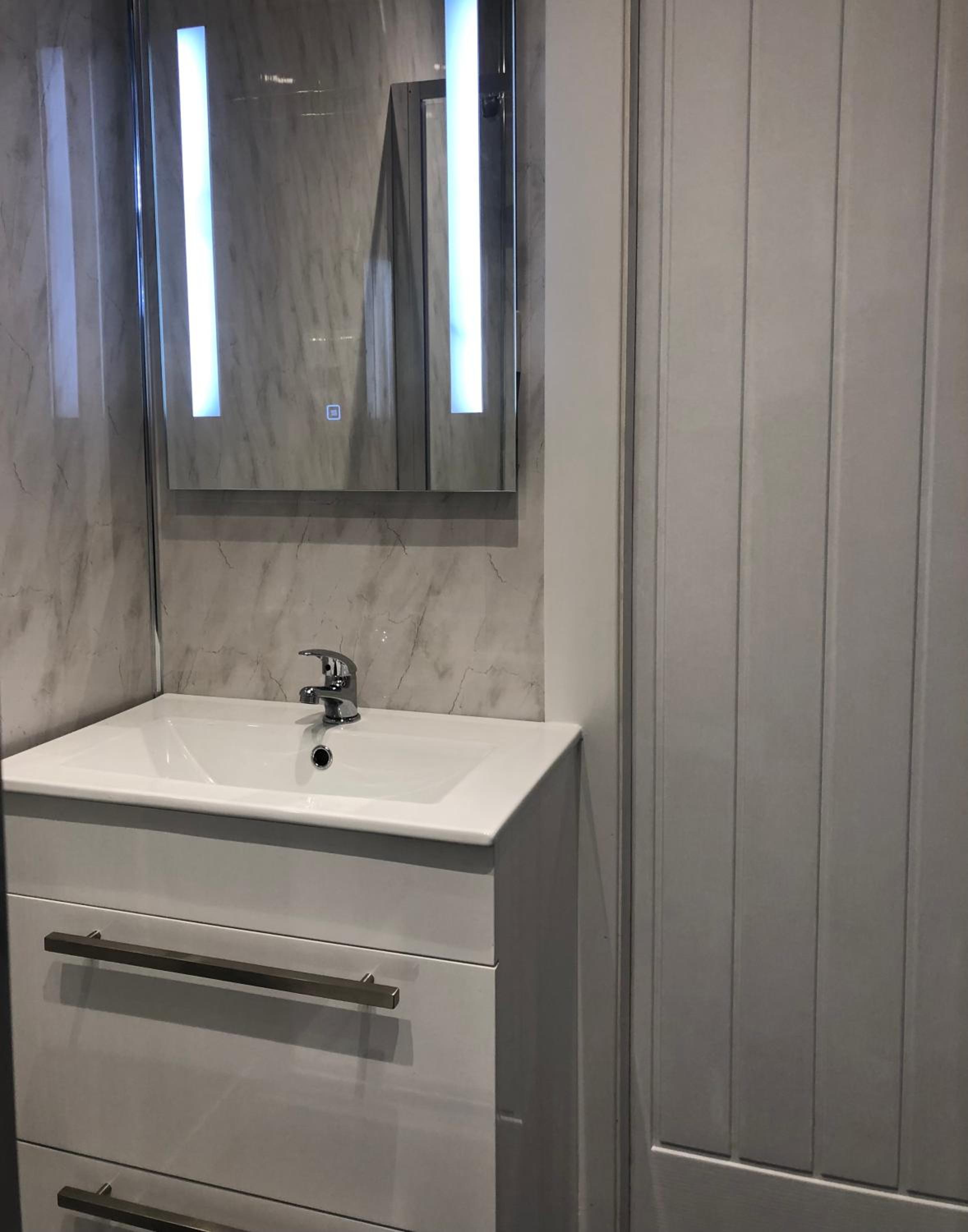The Boatyard Glamping Lodges-Fairline Lodge view 2