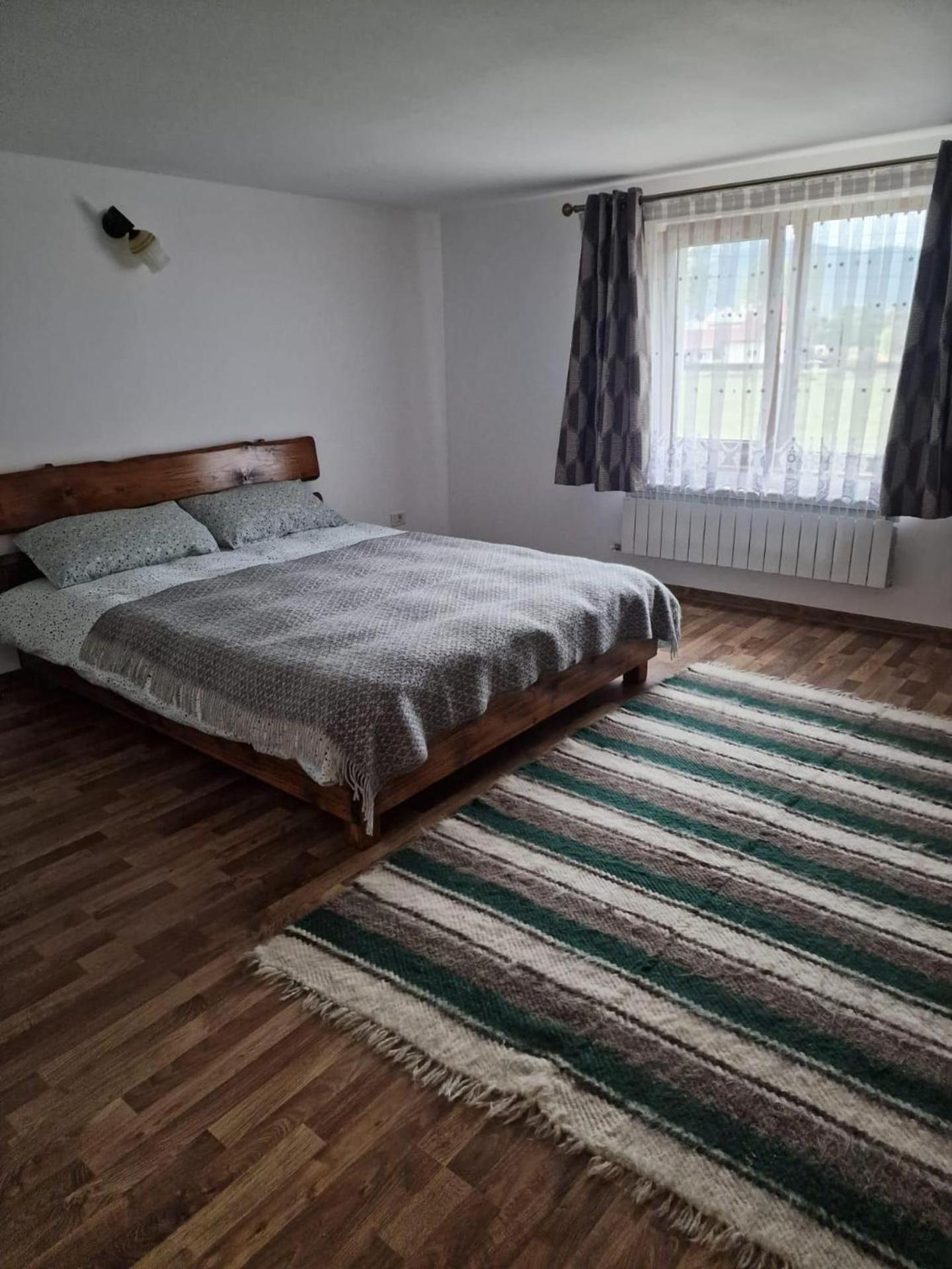 Bucovina-MountainHouse-5Br-Fireplace-HotTub-WiFi view 4