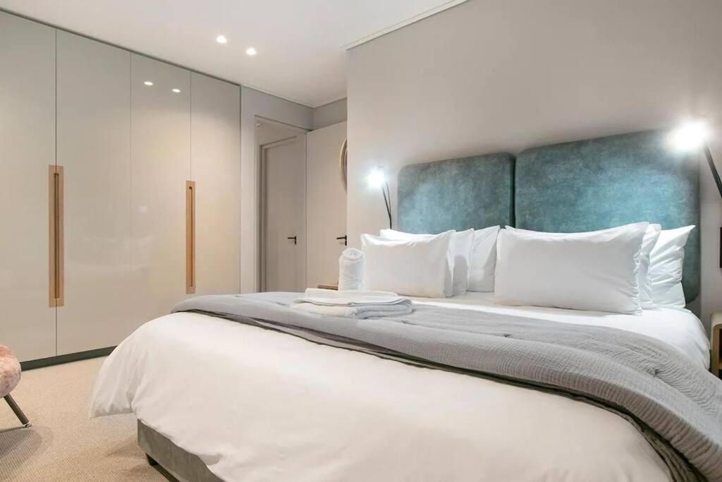 Greenpoint Hideaway Pool, Balcony, Luxury Living view 4