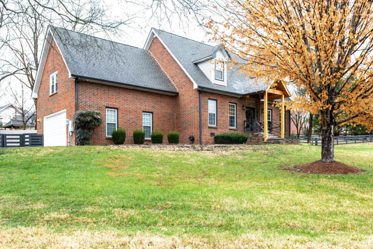 Charming Oxford Glen Estate 3bed 2.5bath Fire Pit view 4