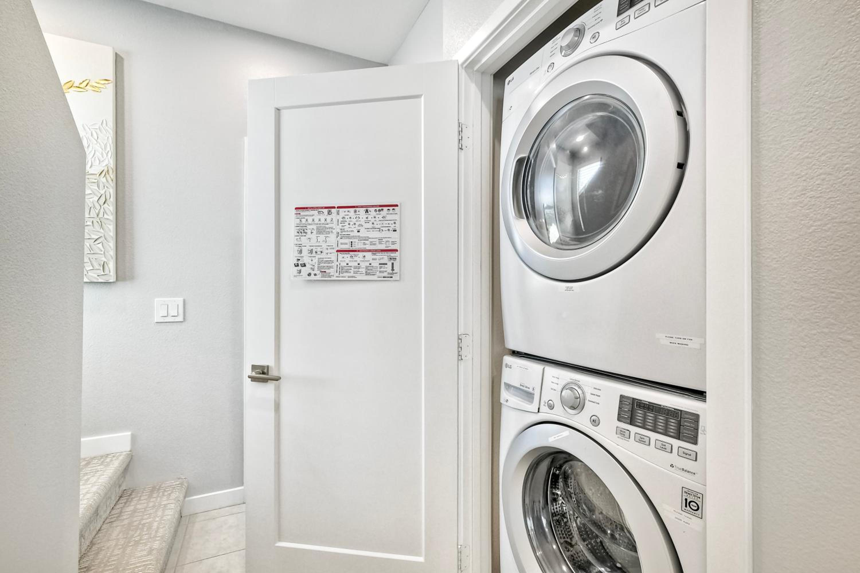 Blocks To Beach - Coastal Beach Decor - Garage Parking - Gated Community - 30 Day Fully Furnished view 3