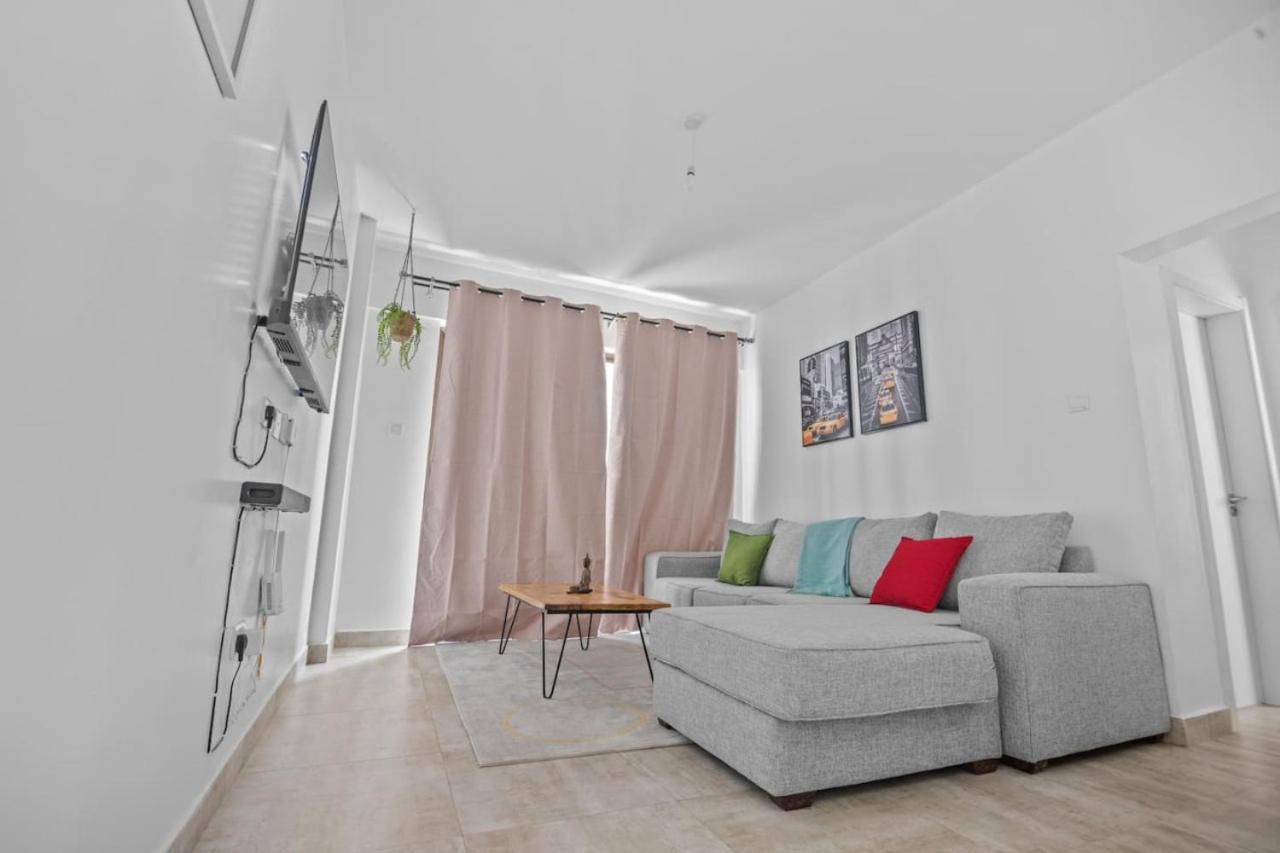 Stylish and Spacious 1Bedroom Apartment with King Bed in Prime Location