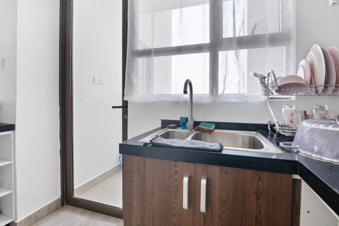 Stylish and Spacious 1Bedroom Apartment with King Bed in Prime Location