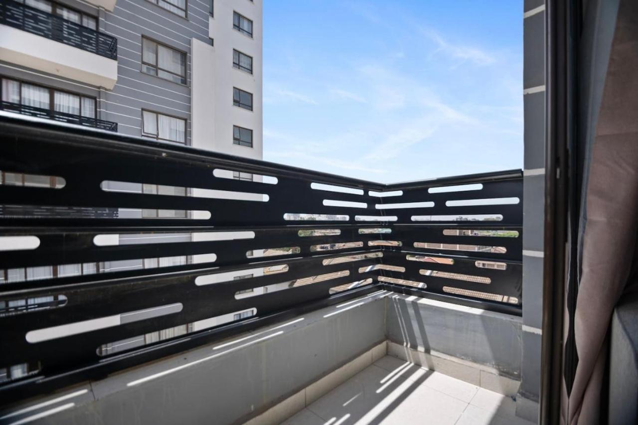 Stylish and Spacious 1Bedroom Apartment with King Bed in Prime Location