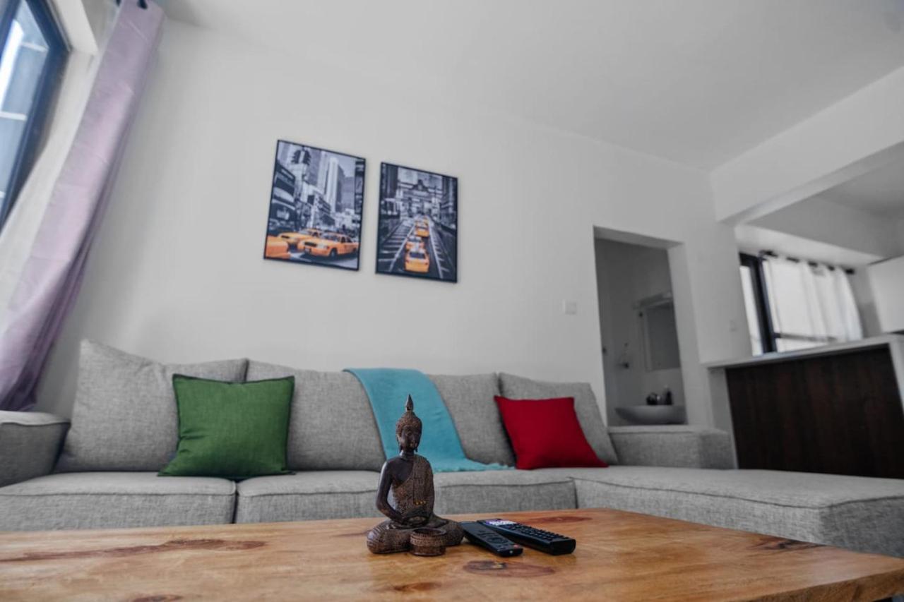 Stylish and Spacious 1Bedroom Apartment with King Bed in Prime Location