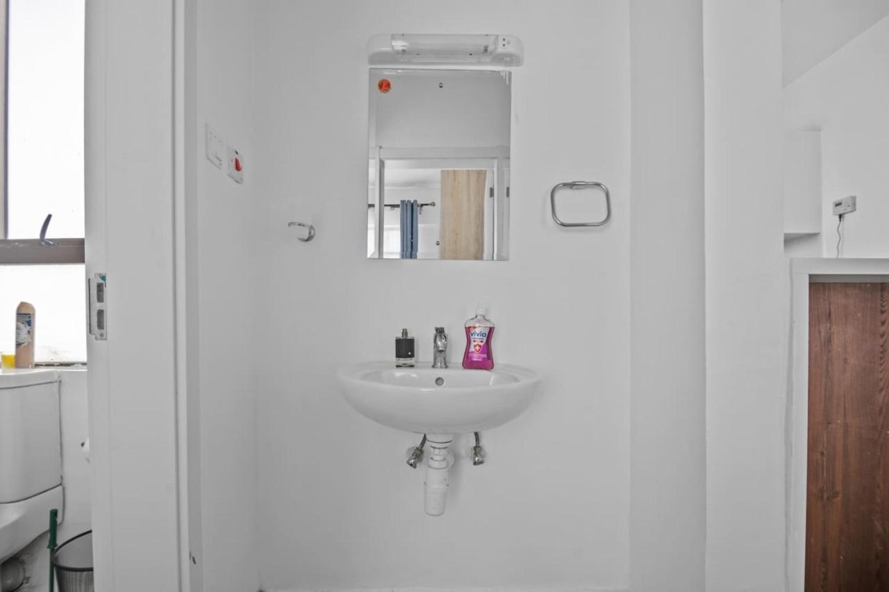 Stylish and Spacious 1Bedroom Apartment with King Bed in Prime Location