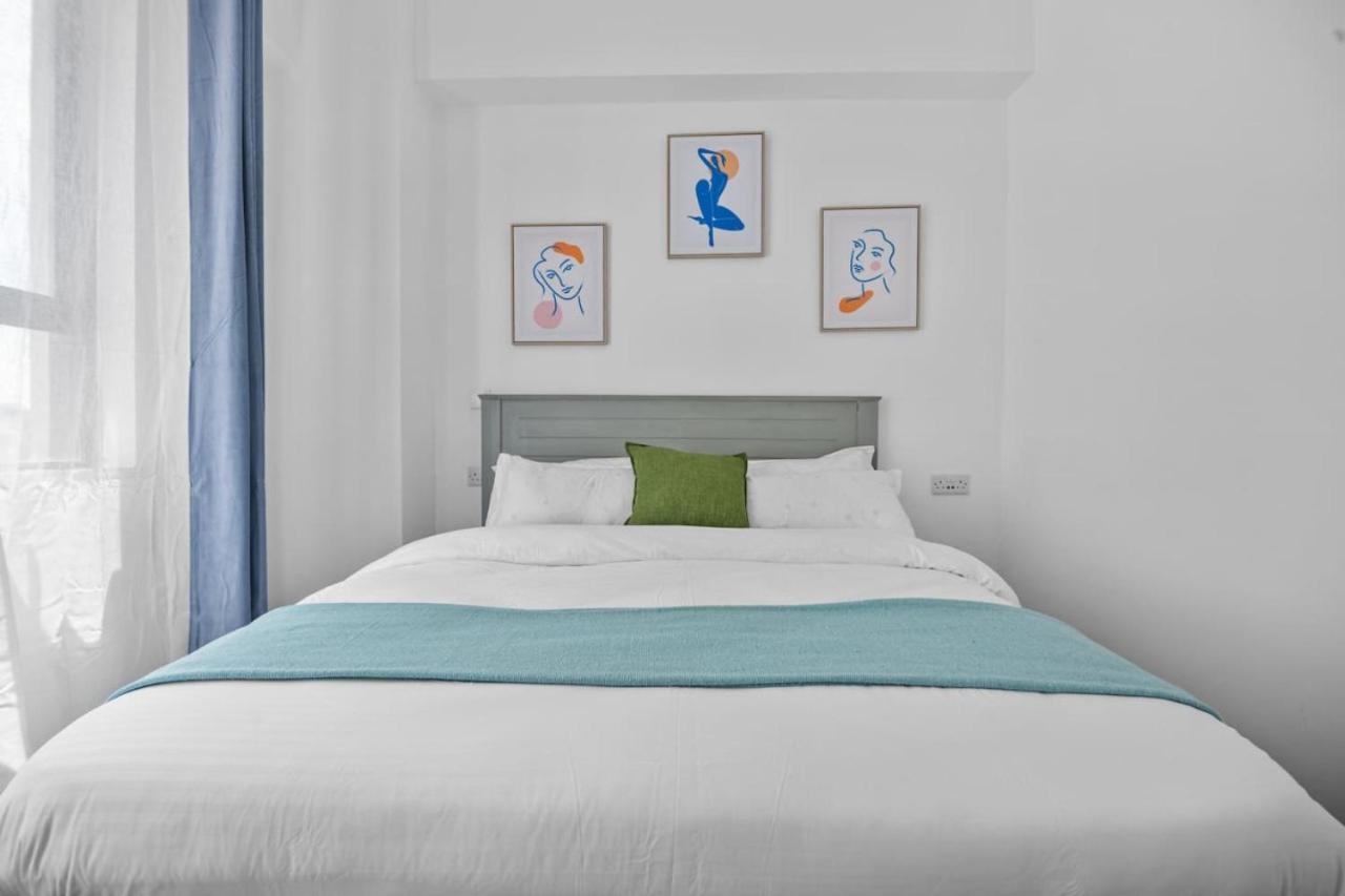 Stylish and Spacious 1Bedroom Apartment with King Bed in Prime Location