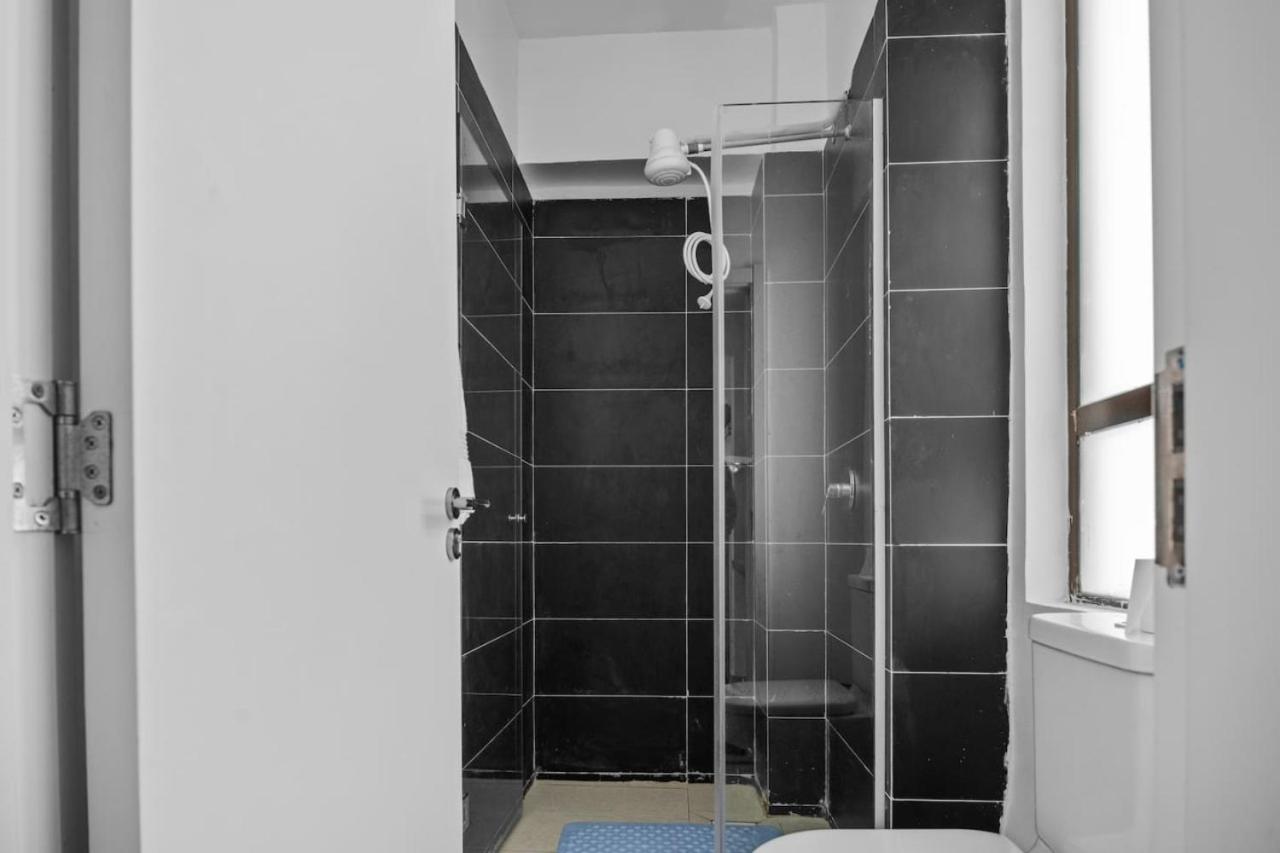 Stylish and Spacious 1Bedroom Apartment with King Bed in Prime Location