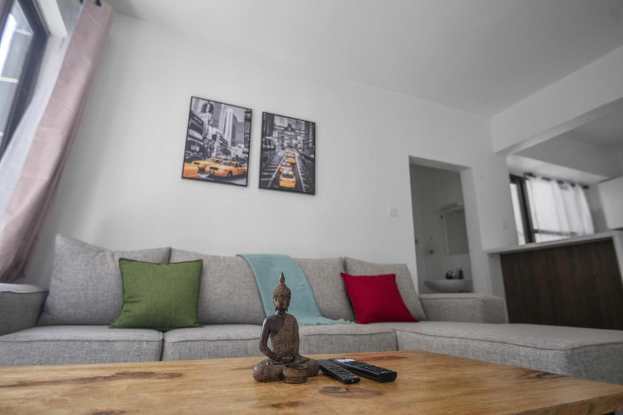 Stylish and Spacious 1Bedroom Apartment with King Bed in Prime Location