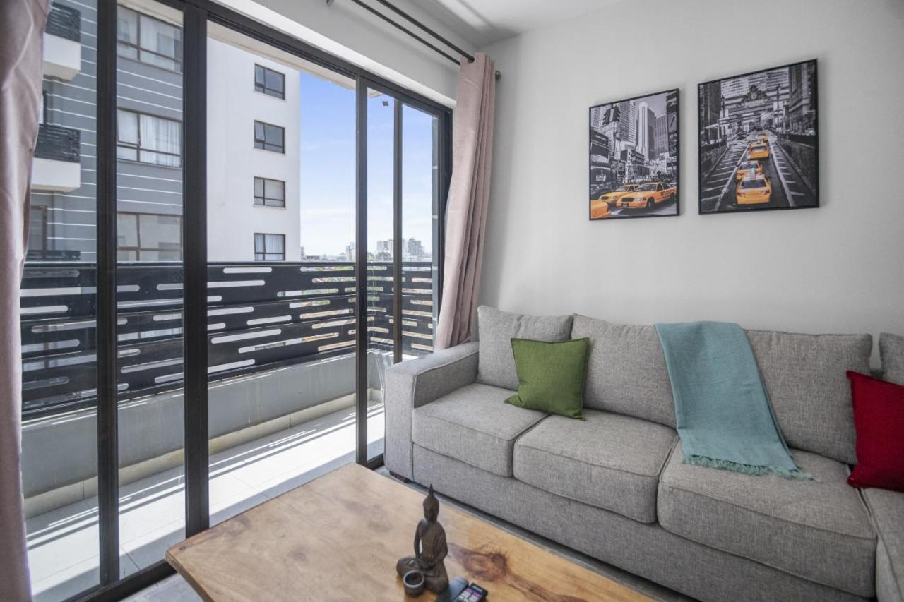 Stylish and Spacious 1Bedroom Apartment with King Bed in Prime Location