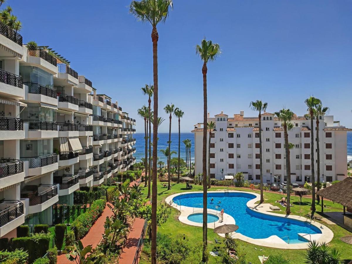 Beautiful 2 Bed Beachfront Apt view 4