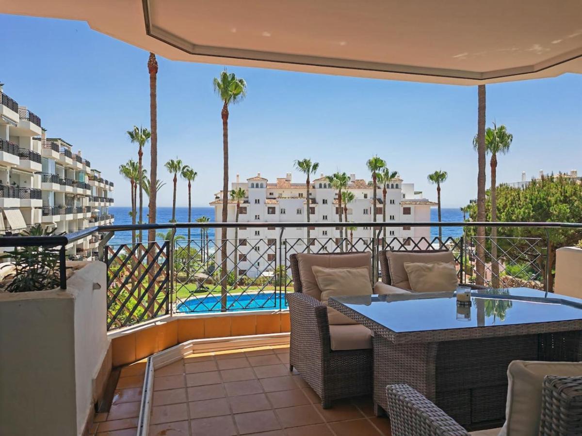 Beautiful 2 Bed Beachfront Apt view 5