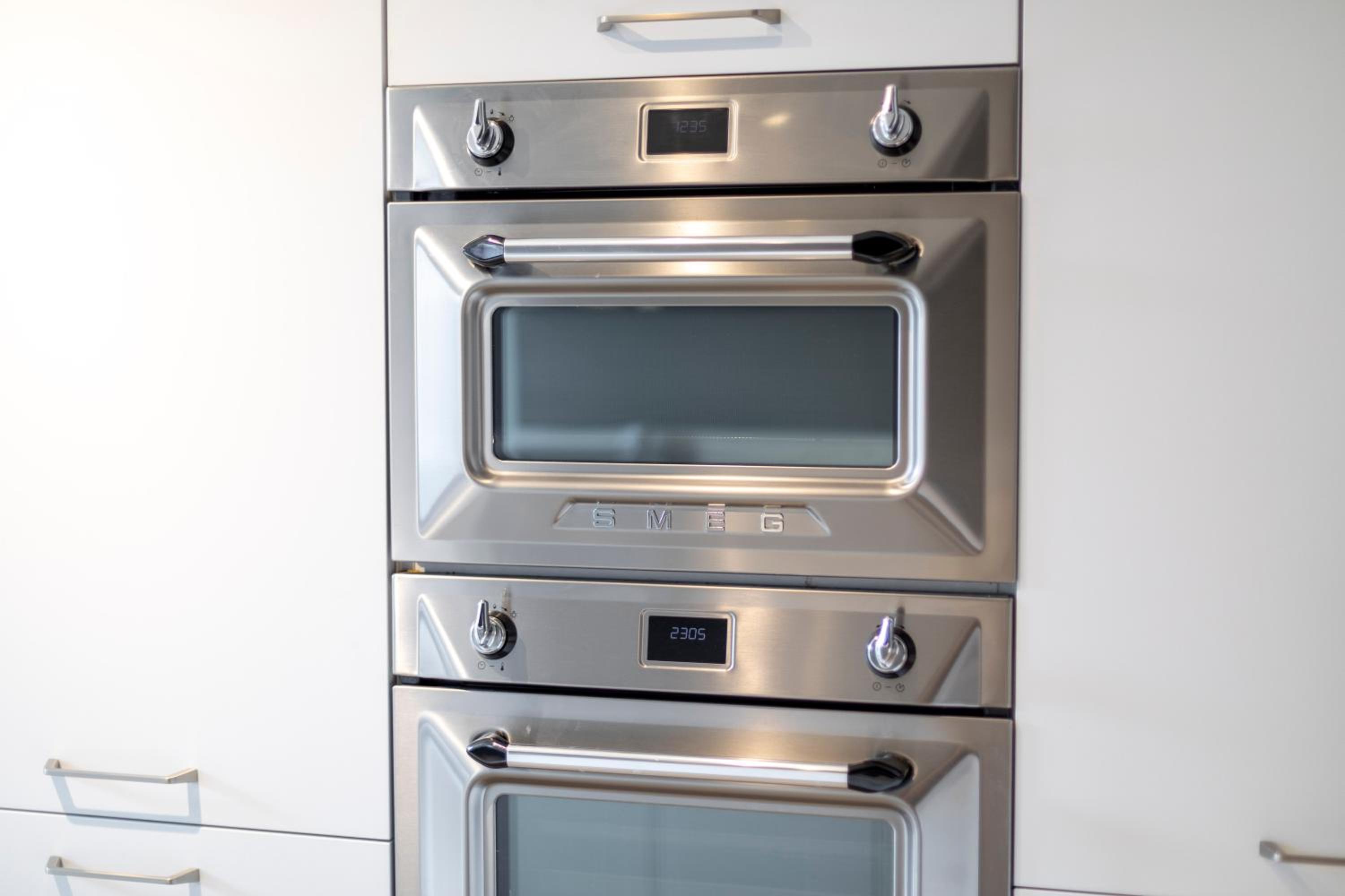 Sunlit 2-Bed Urban Retreat with Modern Amenities view 4
