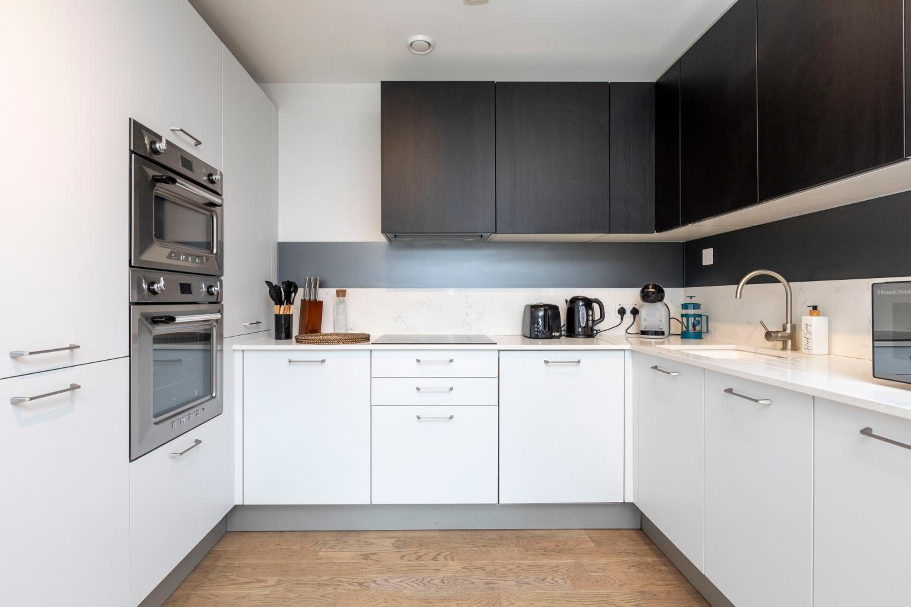 Sunlit 2-Bed Urban Retreat with Modern Amenities view 5