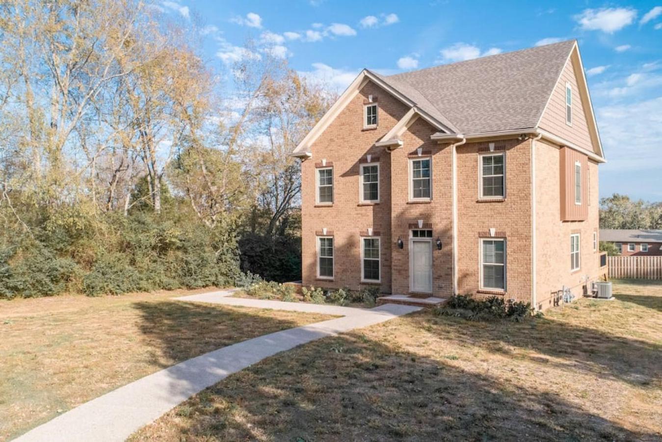 The Retreat Modern 2bed 2.5bath view 5