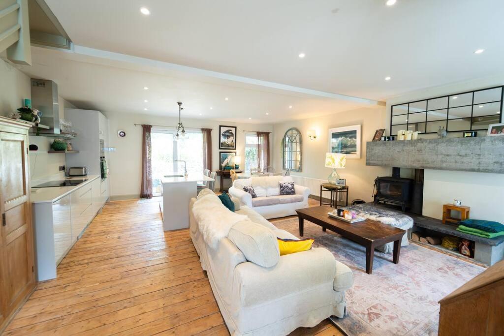 Greys Lane Villa - Dingle view 2