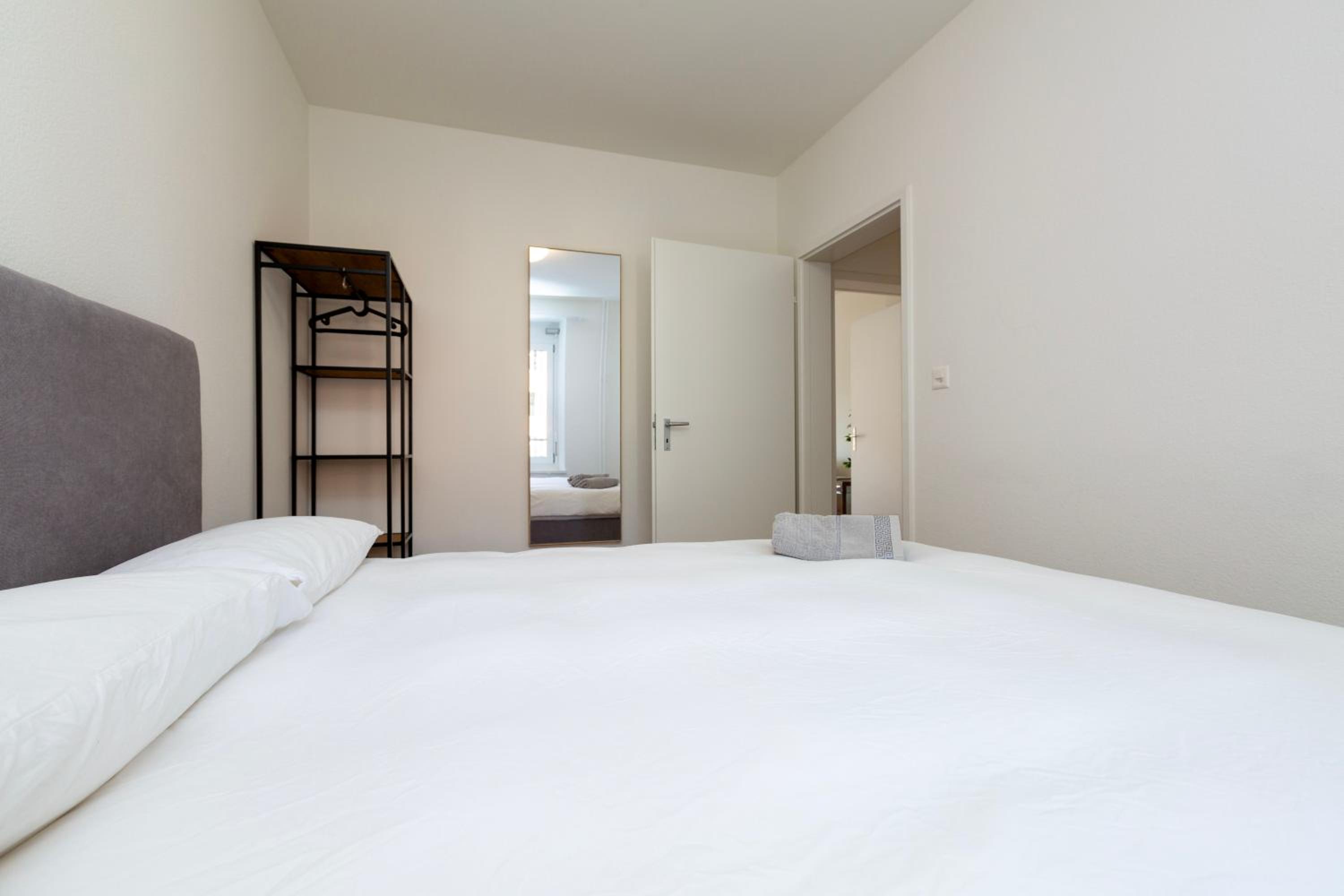 KAYA Zurich Apartment 2B - Downtown 2BR Deluxe Apt