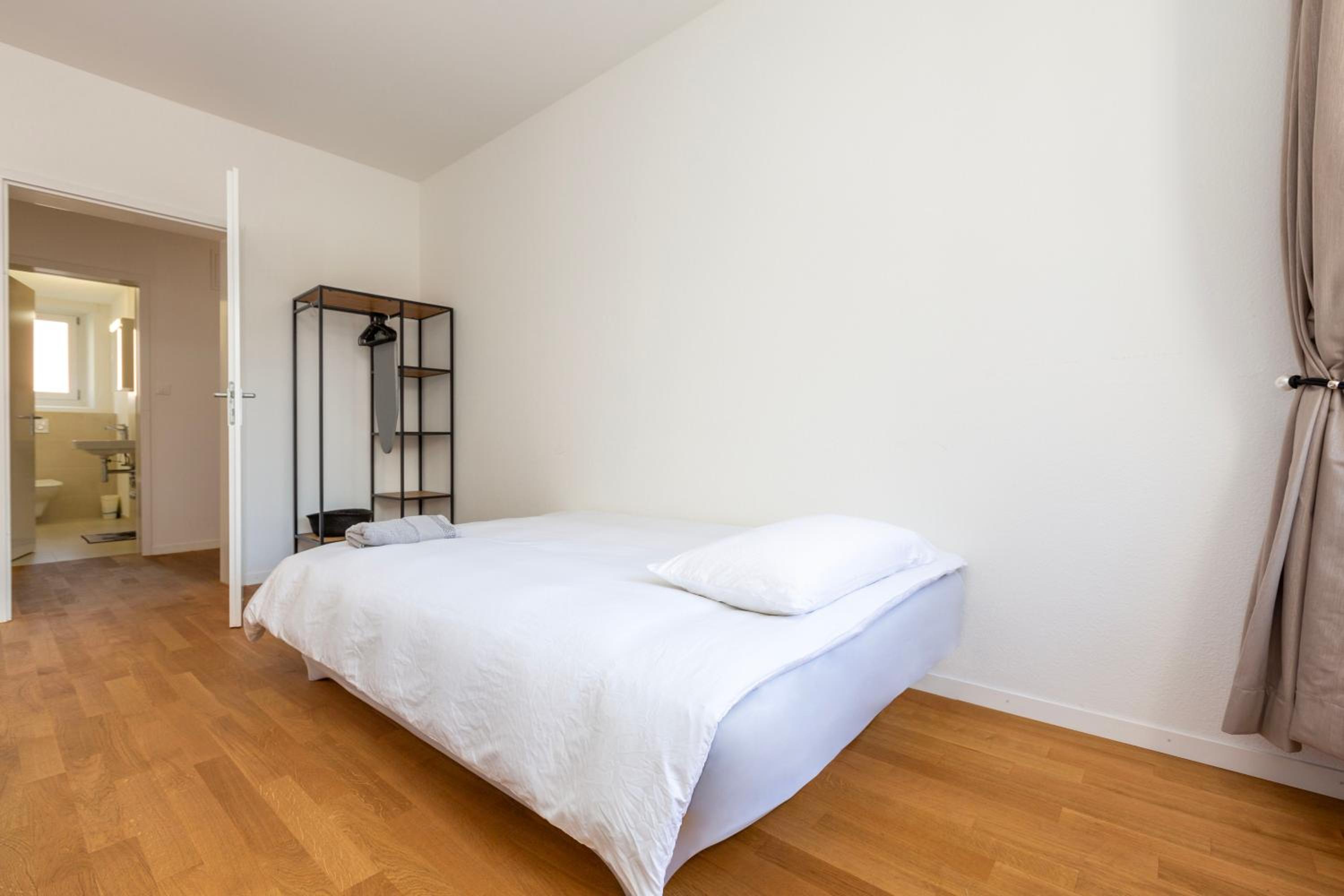 KAYA Zurich Apartment 2B - Downtown 2BR Deluxe Apt