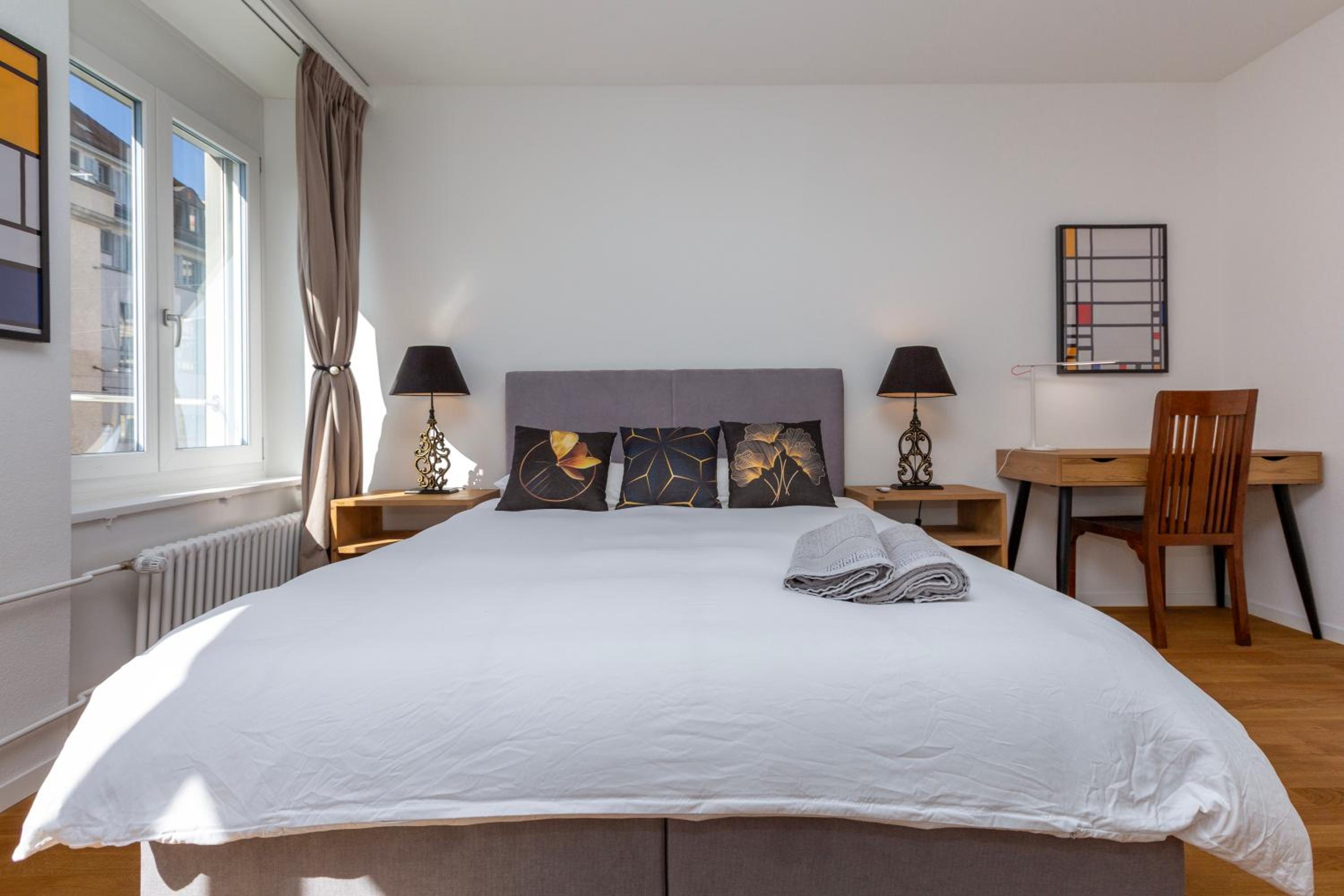 KAYA Zurich Apartment 2B - Downtown 2BR Deluxe Apt