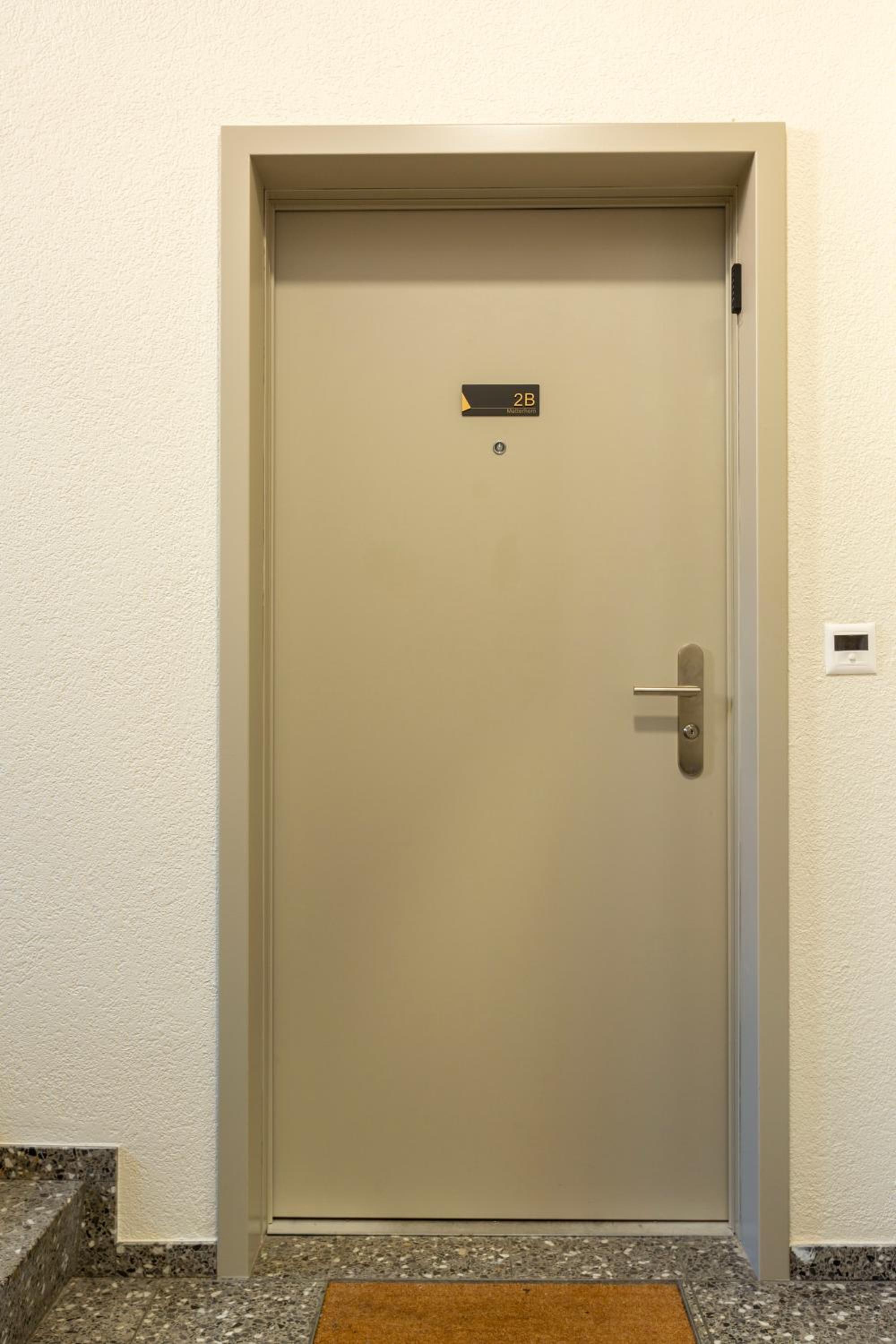 KAYA Zurich Apartment 2B - Downtown 2BR Deluxe Apt