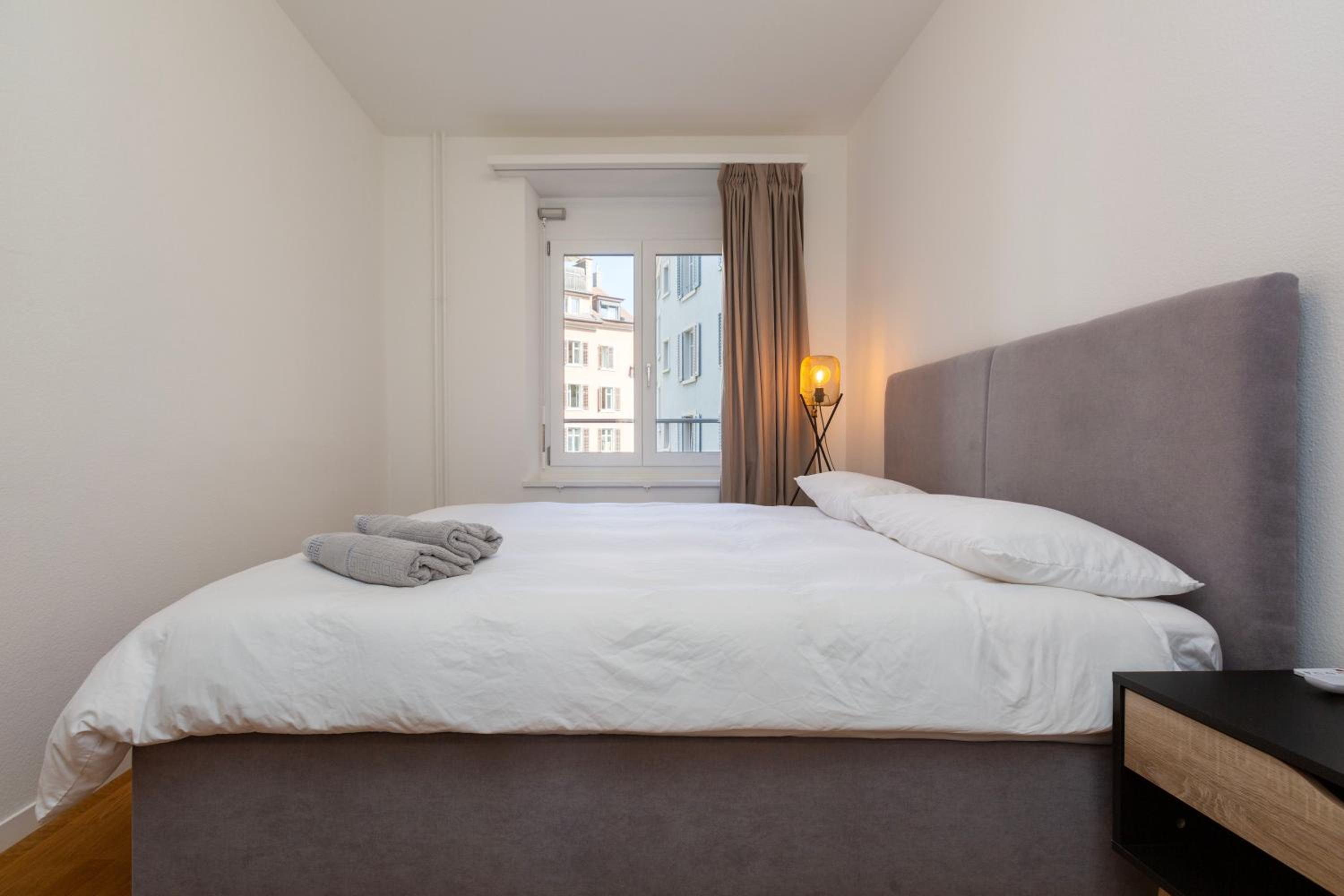 KAYA Zurich Apartment 2B - Downtown 2BR Deluxe Apt