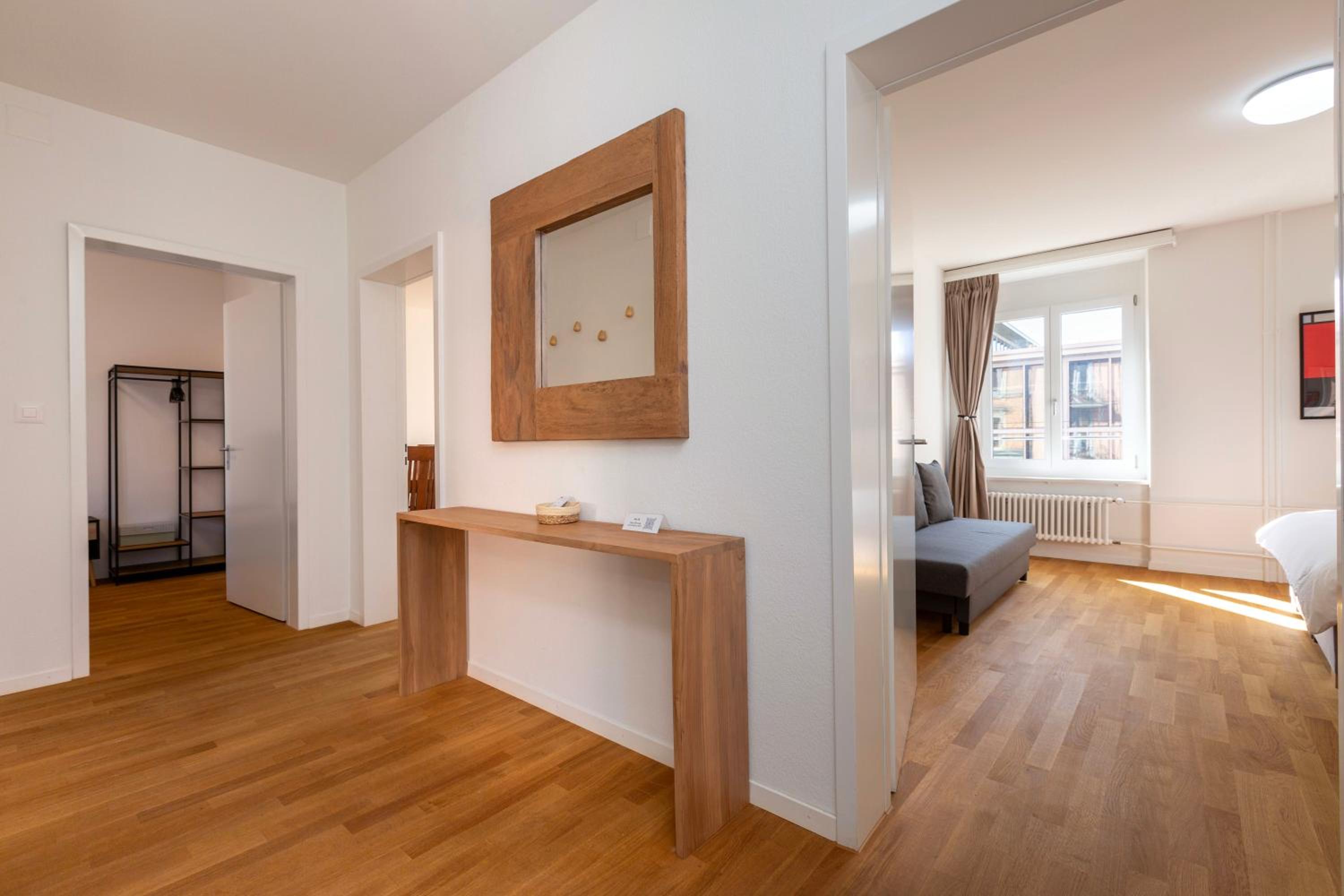KAYA Zurich Apartment 2B - Downtown 2BR Deluxe Apt