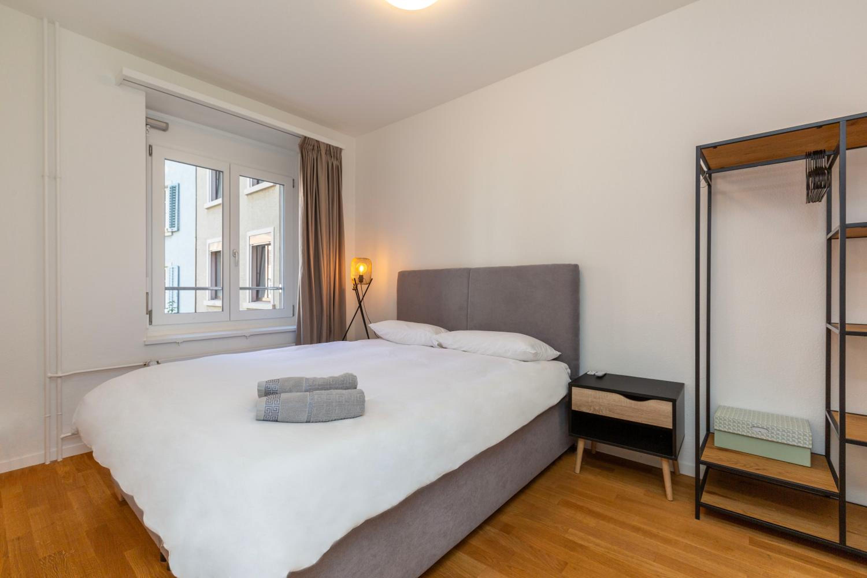 KAYA Zurich Apartment 2B - Downtown 2BR Deluxe Apt