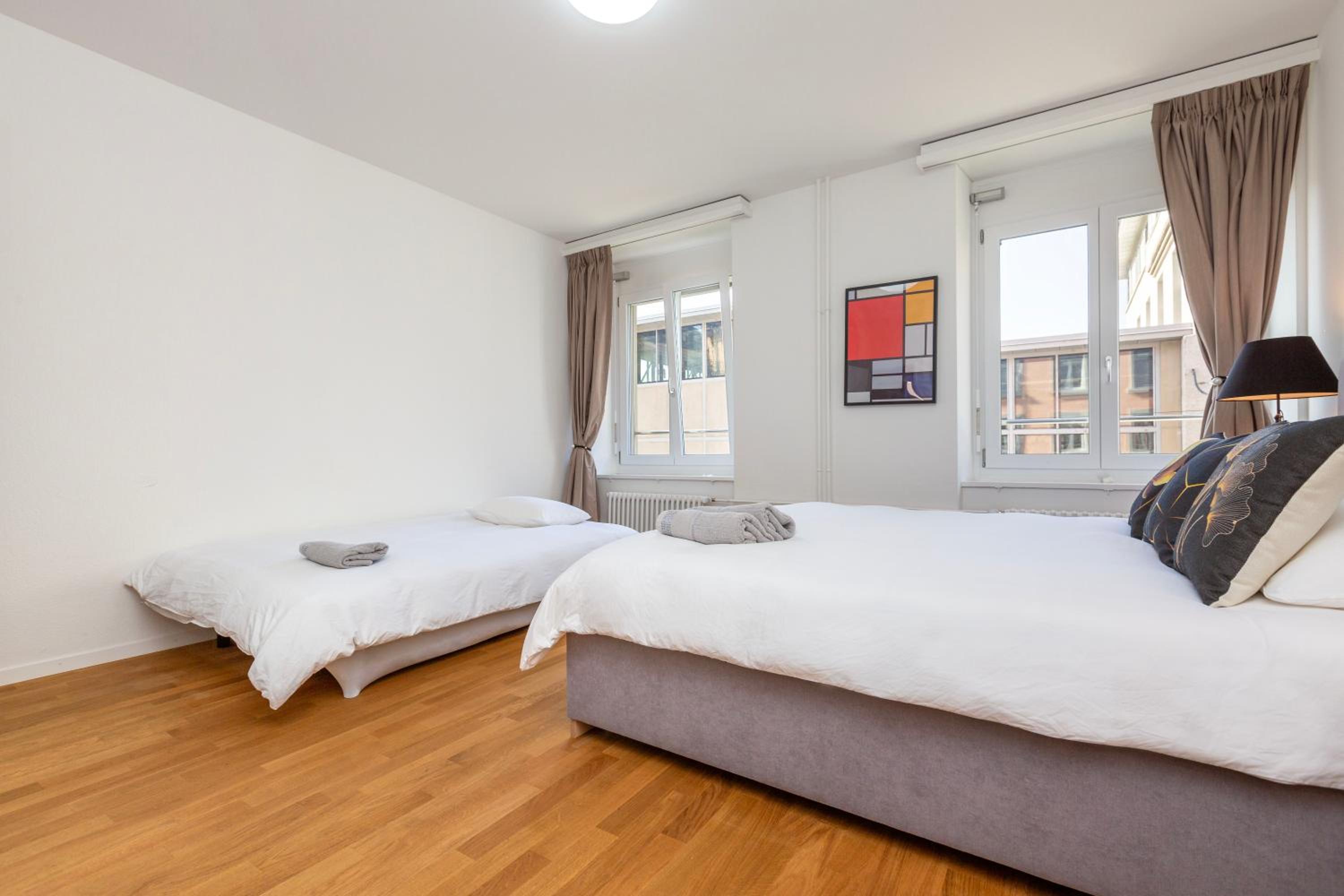 KAYA Zurich Apartment 2B - Downtown 2BR Deluxe Apt